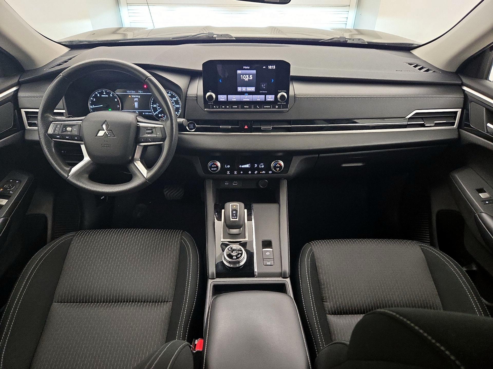 Thumbnail: 2022 Mitsubishi Outlander - 9