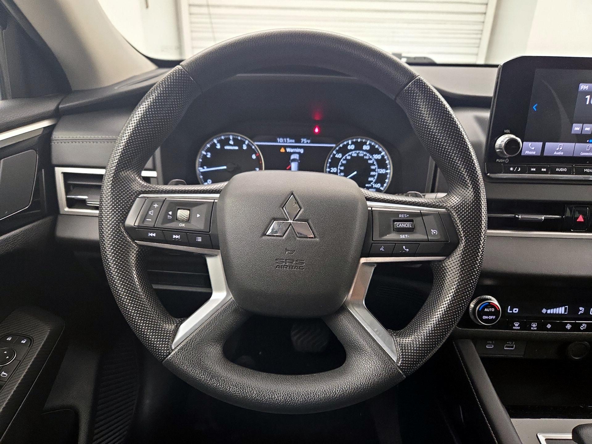 Thumbnail: 2022 Mitsubishi Outlander - 10