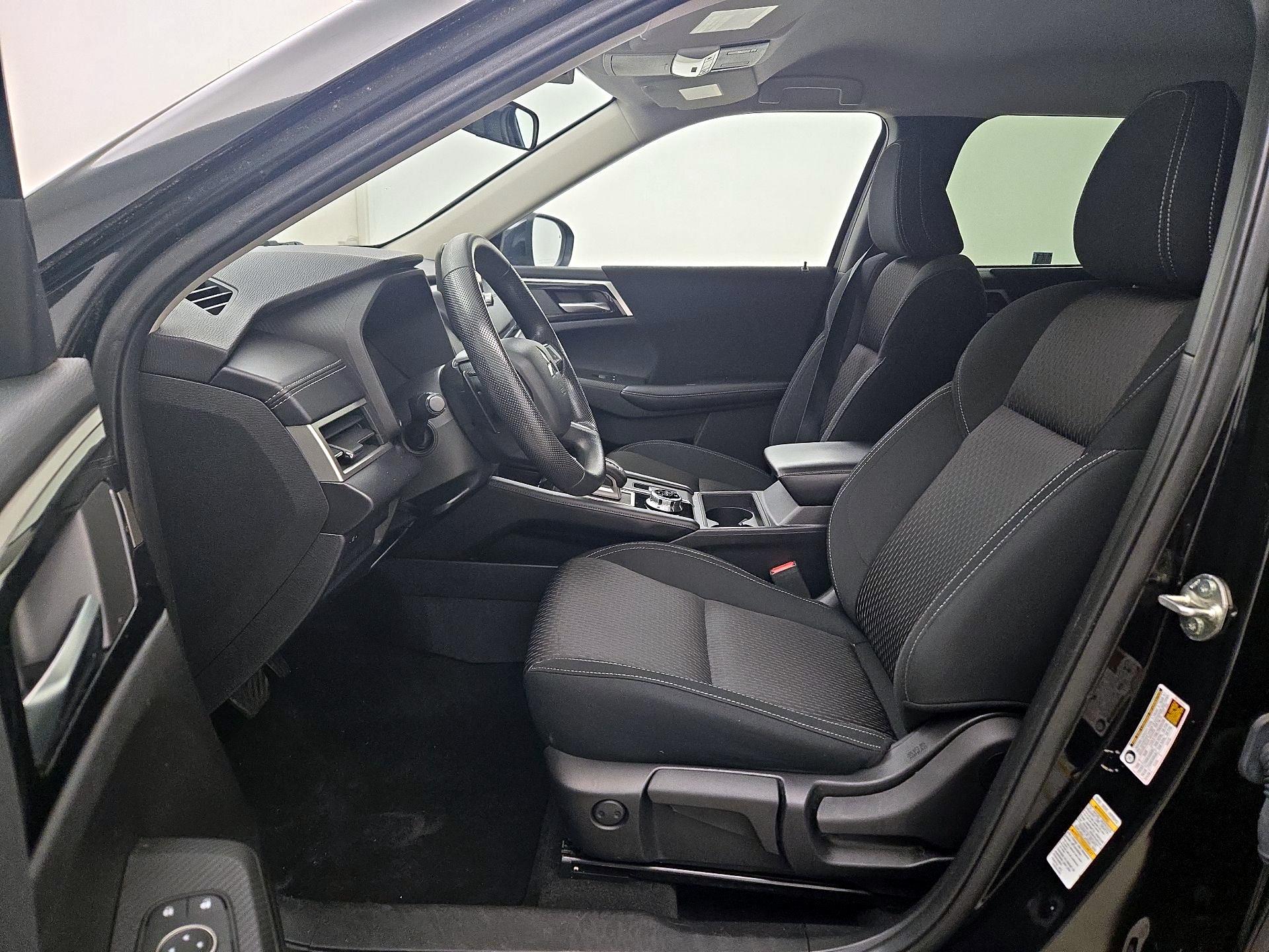 Thumbnail: 2022 Mitsubishi Outlander - 11