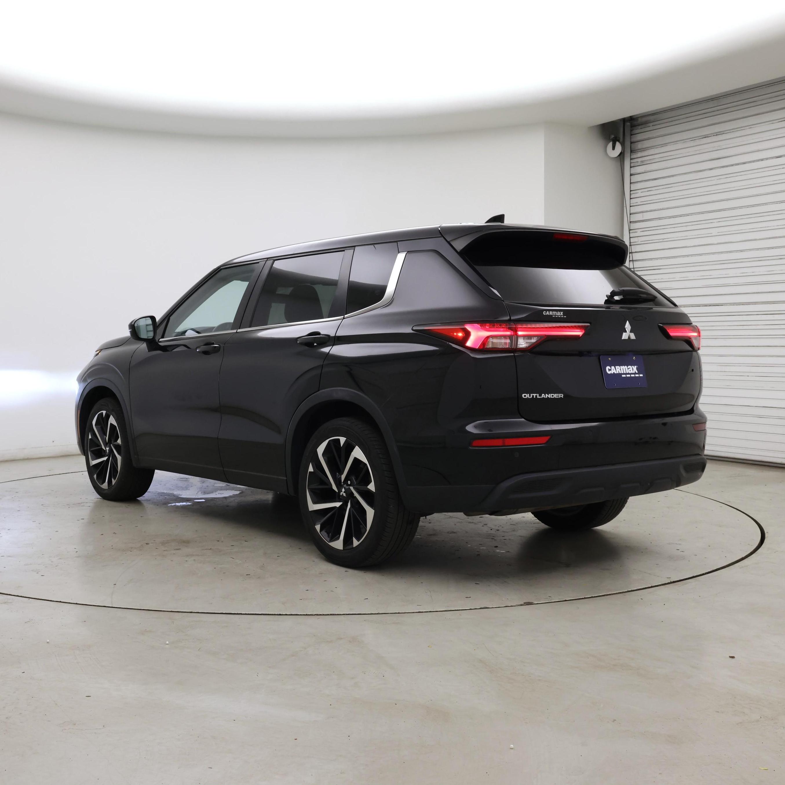 Thumbnail: 2022 Mitsubishi Outlander - 2
