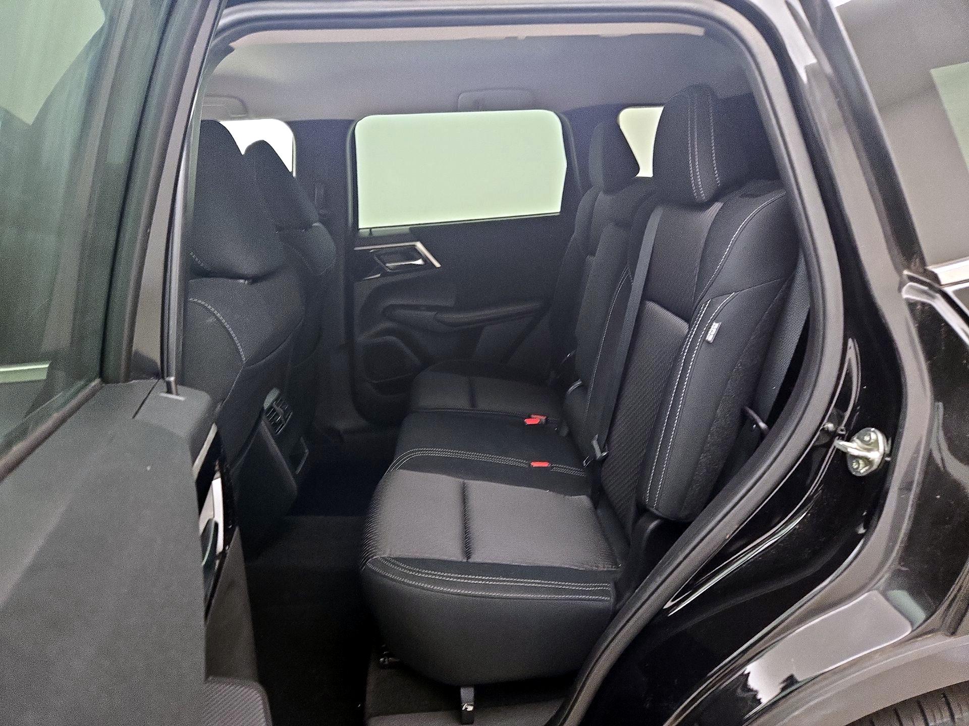 Thumbnail: 2022 Mitsubishi Outlander - 19