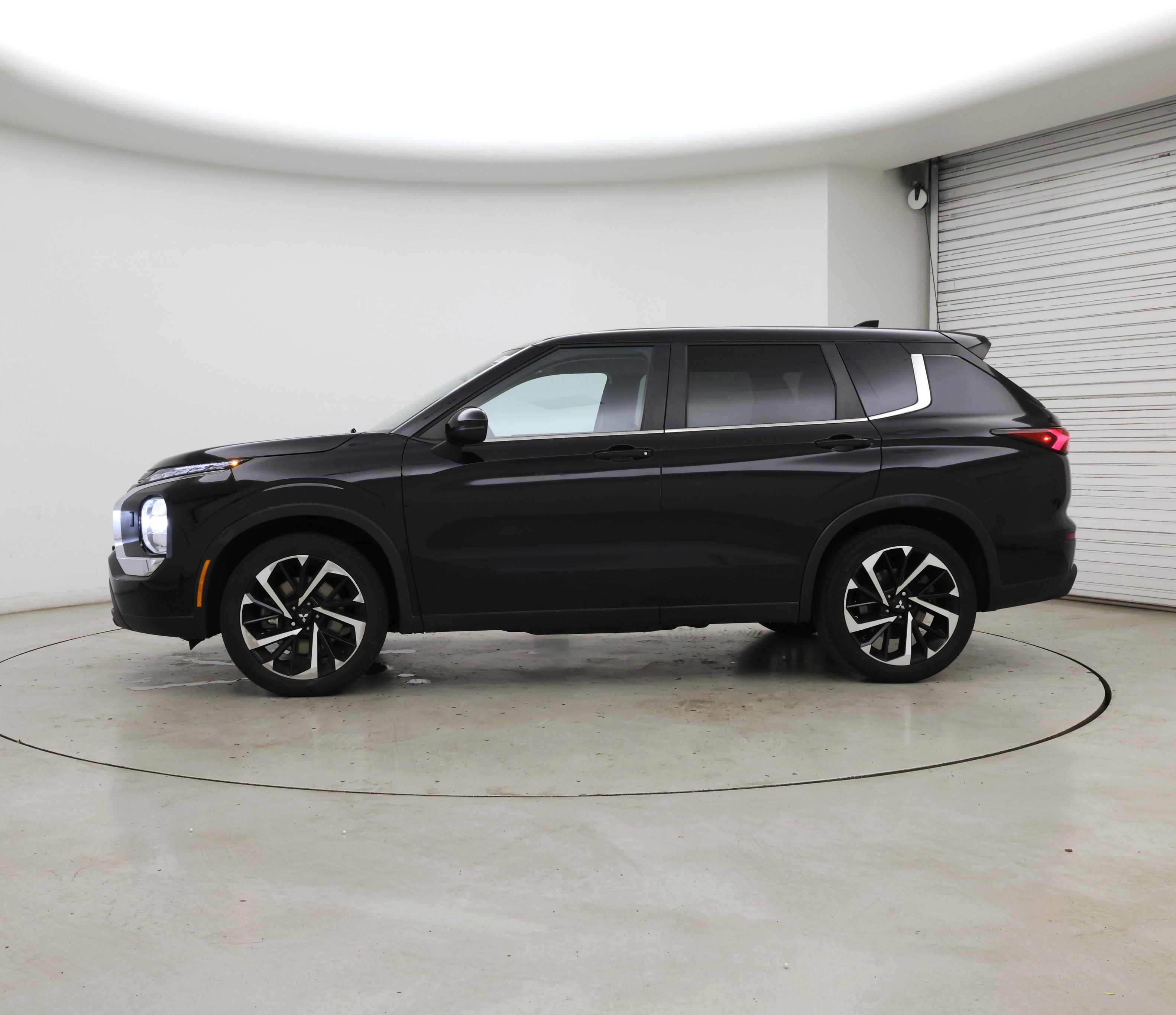 Thumbnail: 2022 Mitsubishi Outlander - 3