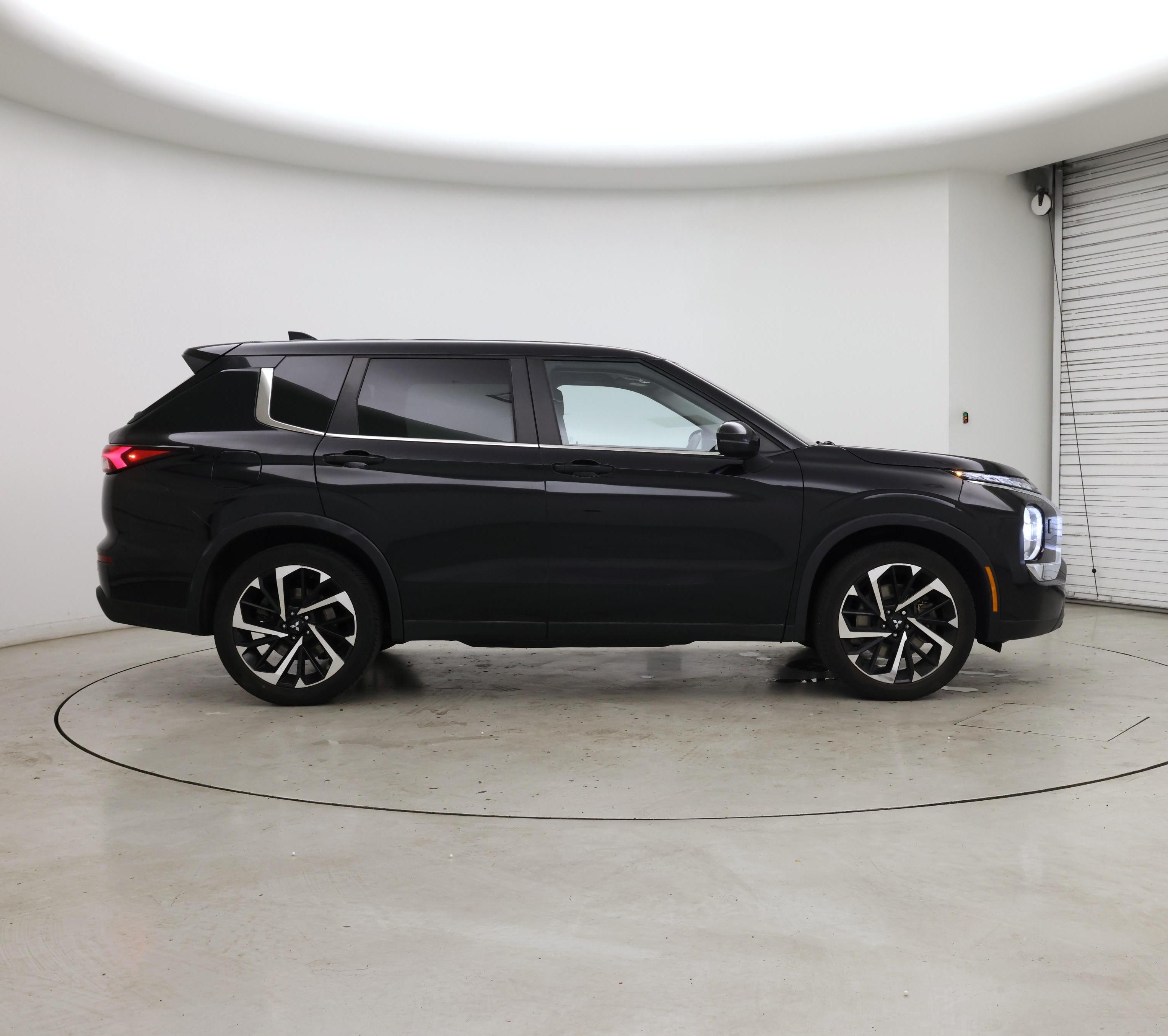 Thumbnail: 2022 Mitsubishi Outlander - 7