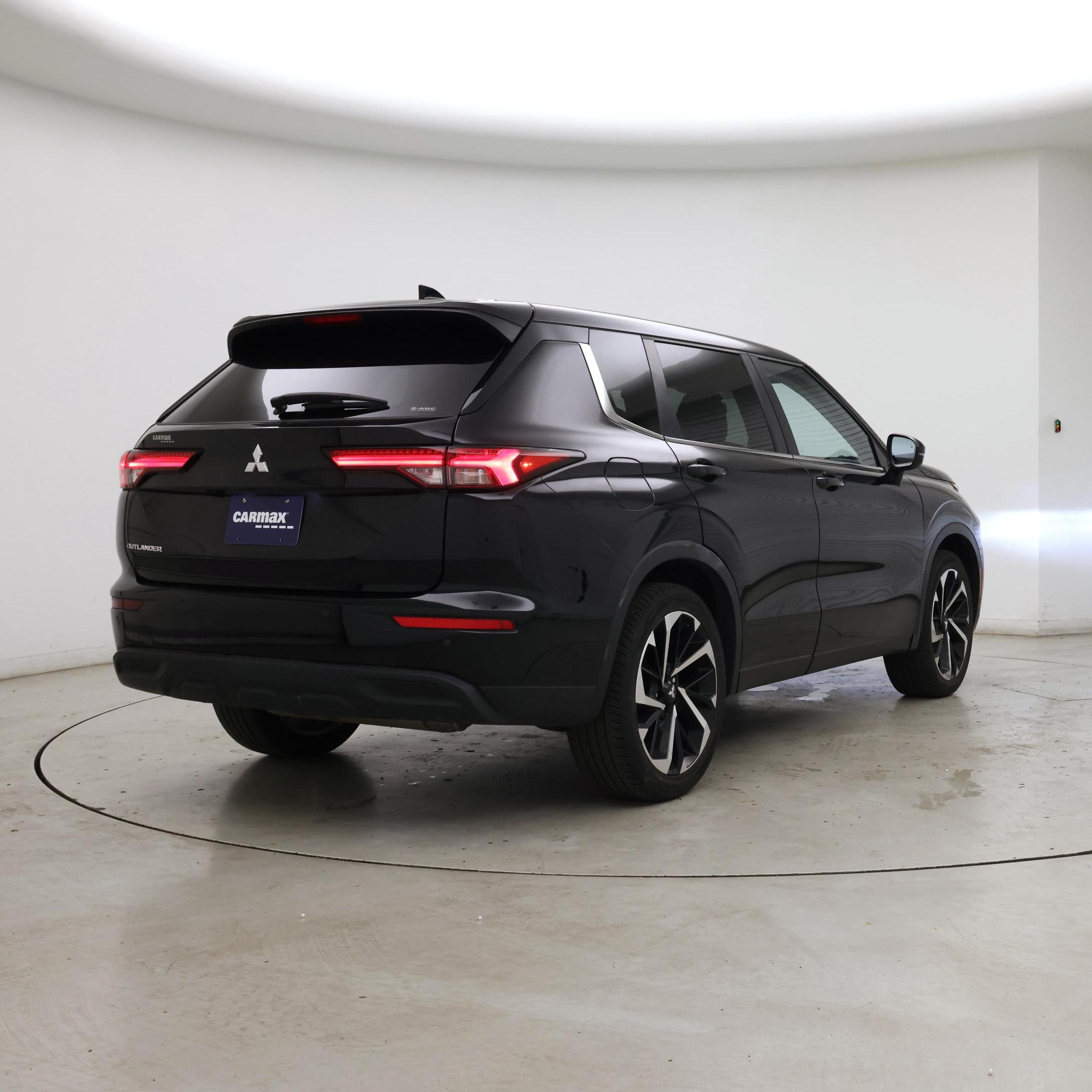 Thumbnail: 2022 Mitsubishi Outlander - 8