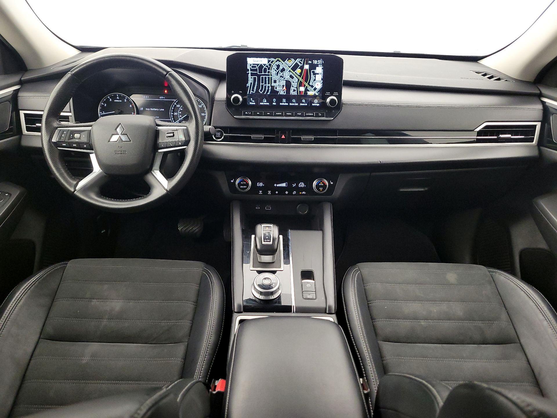 Thumbnail: 2023 Mitsubishi Outlander - 9