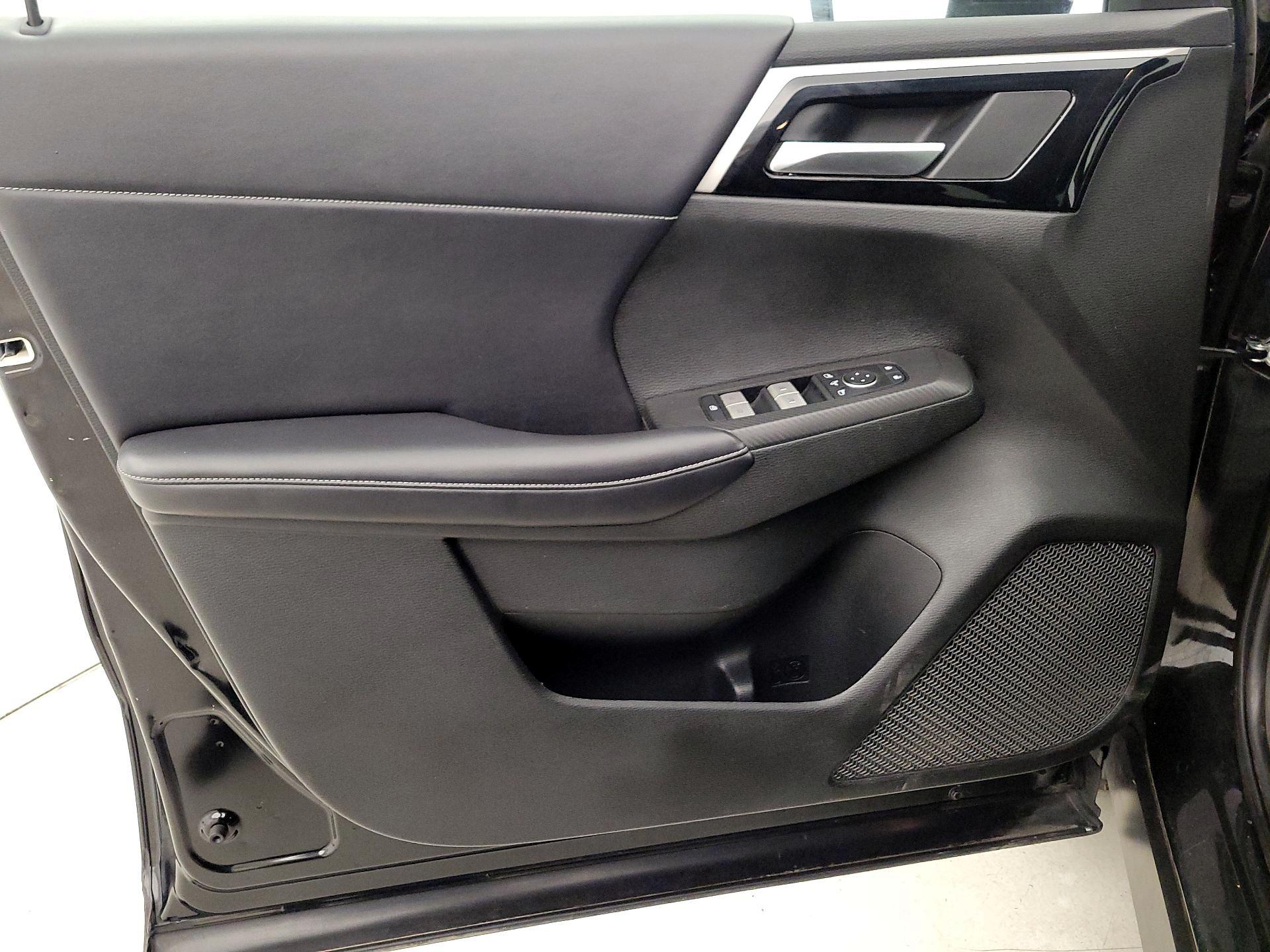 Thumbnail: 2023 Mitsubishi Outlander - 12