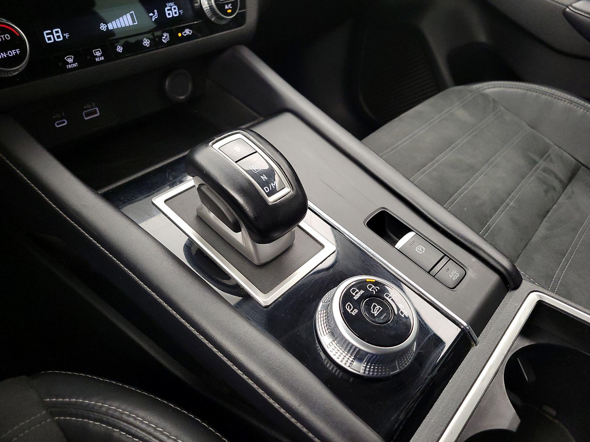 Thumbnail: 2023 Mitsubishi Outlander - 18