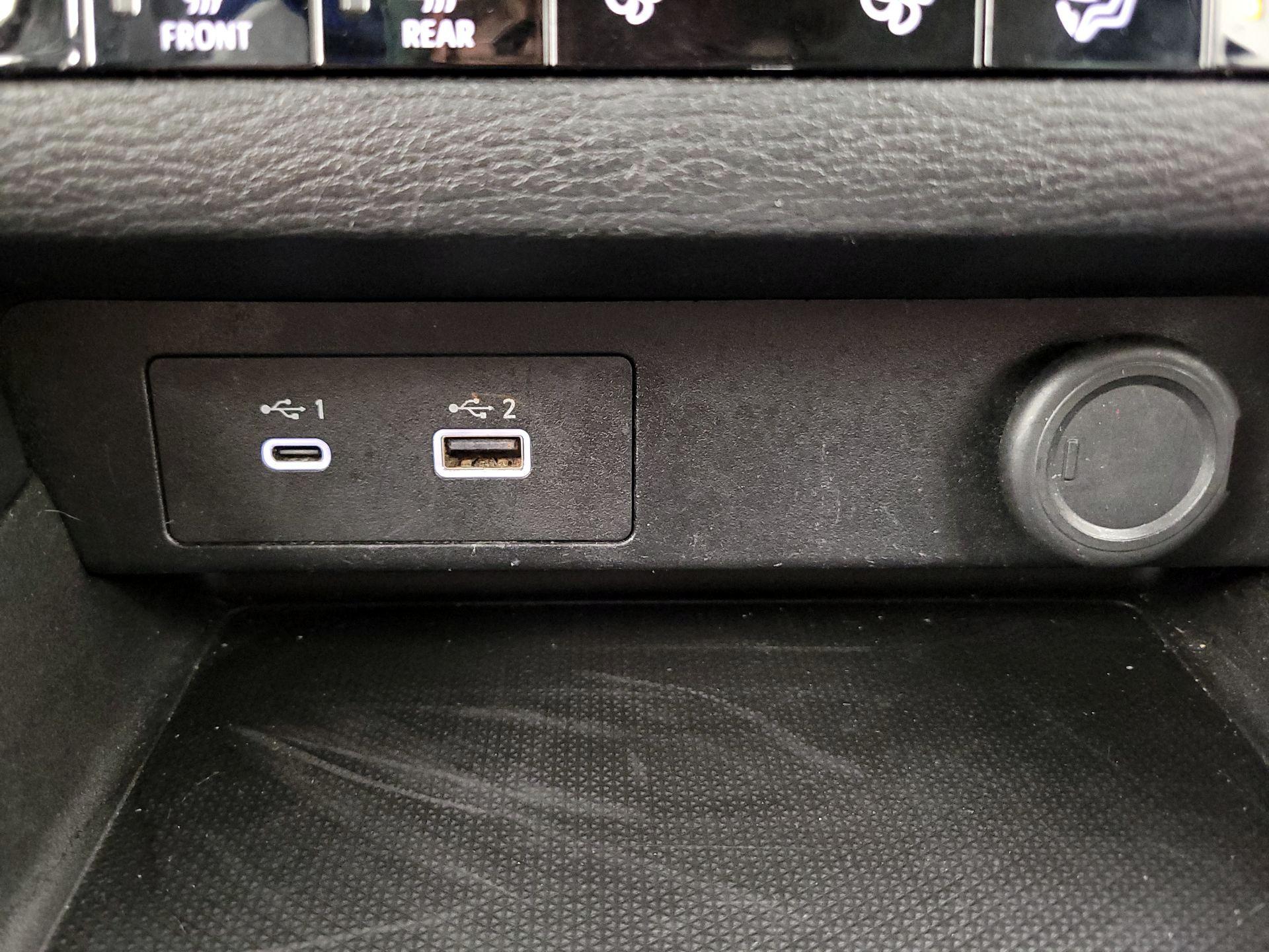 Thumbnail: 2023 Mitsubishi Outlander - 19