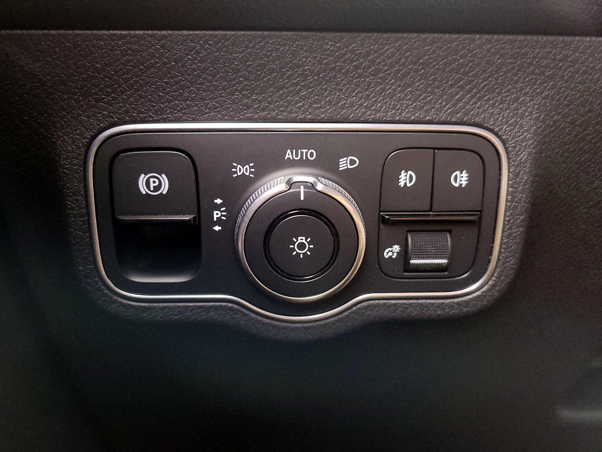 Thumbnail: 2022 Mercedes-Benz GLB - 13