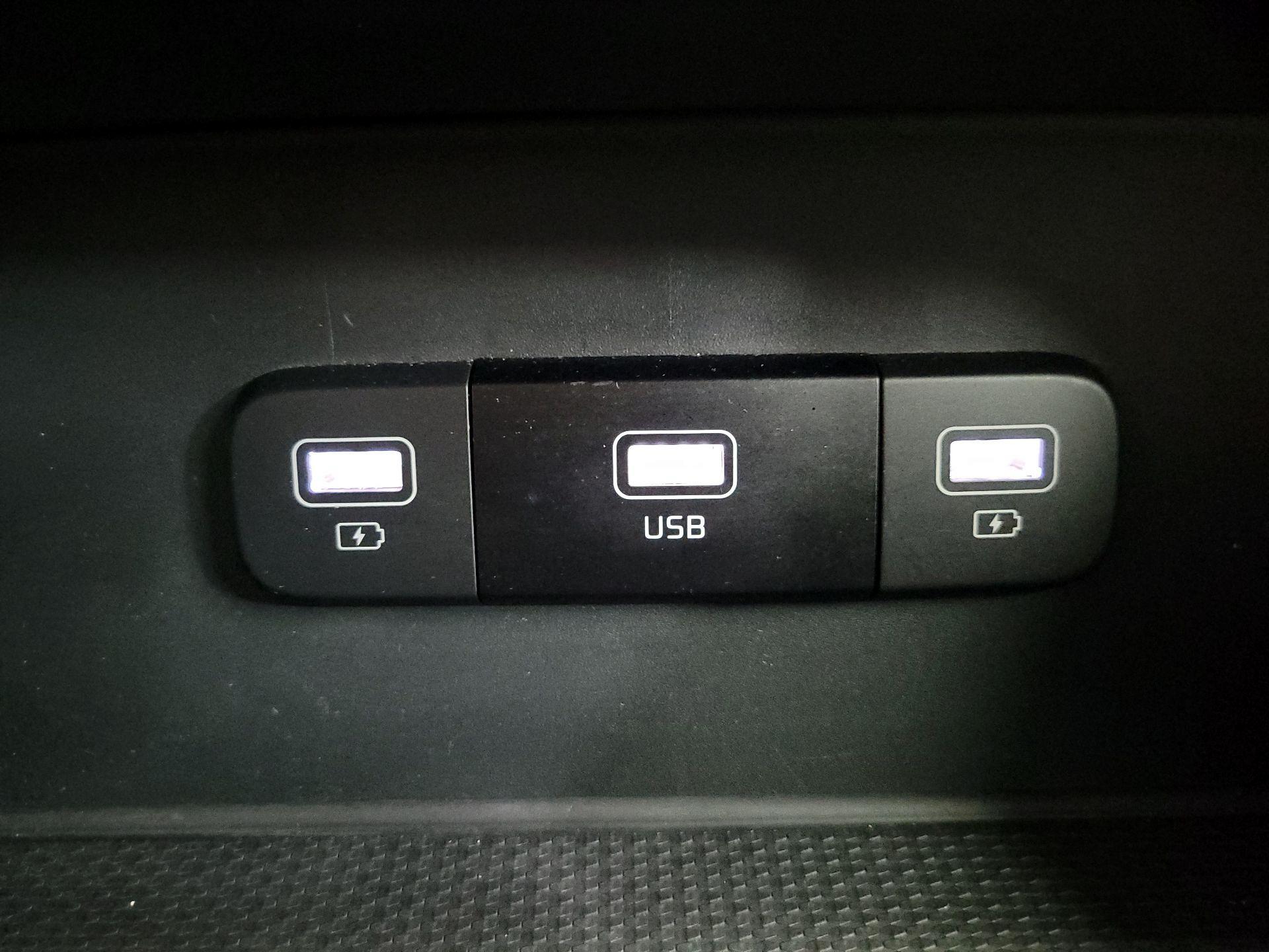 Thumbnail: 2024 Kia Carnival - 18