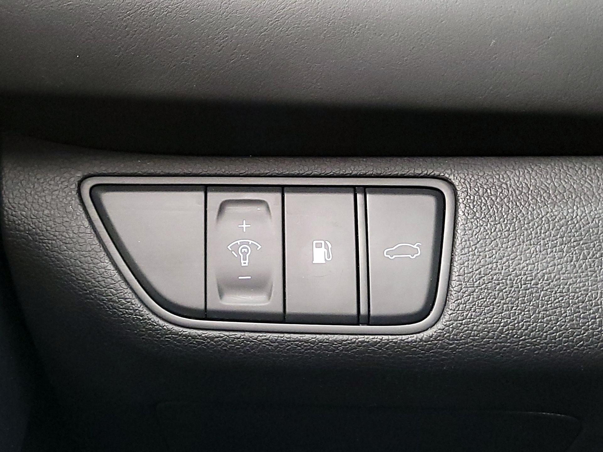 Thumbnail: 2023 Genesis G70 - 13