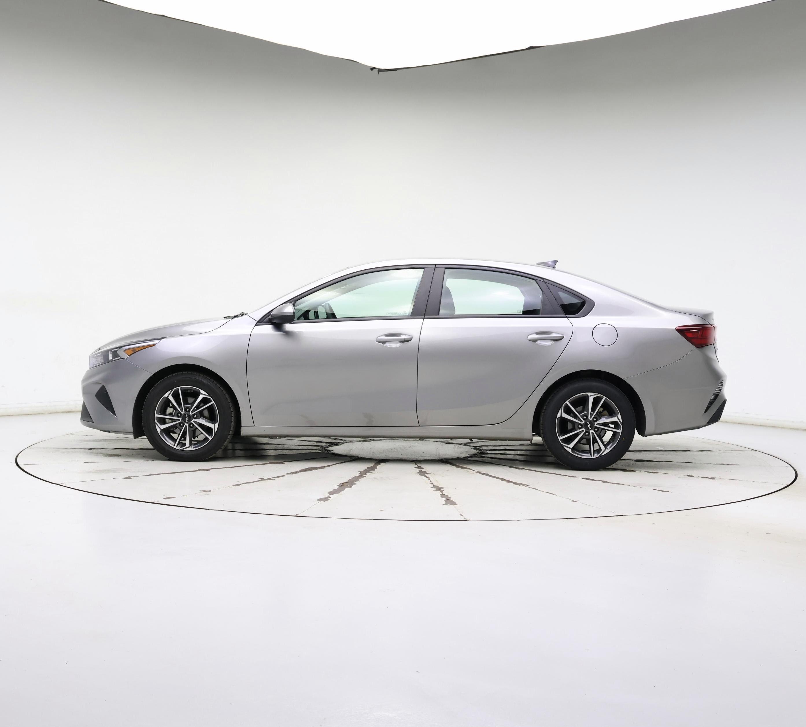 Thumbnail: 2023 Kia Forte - 3