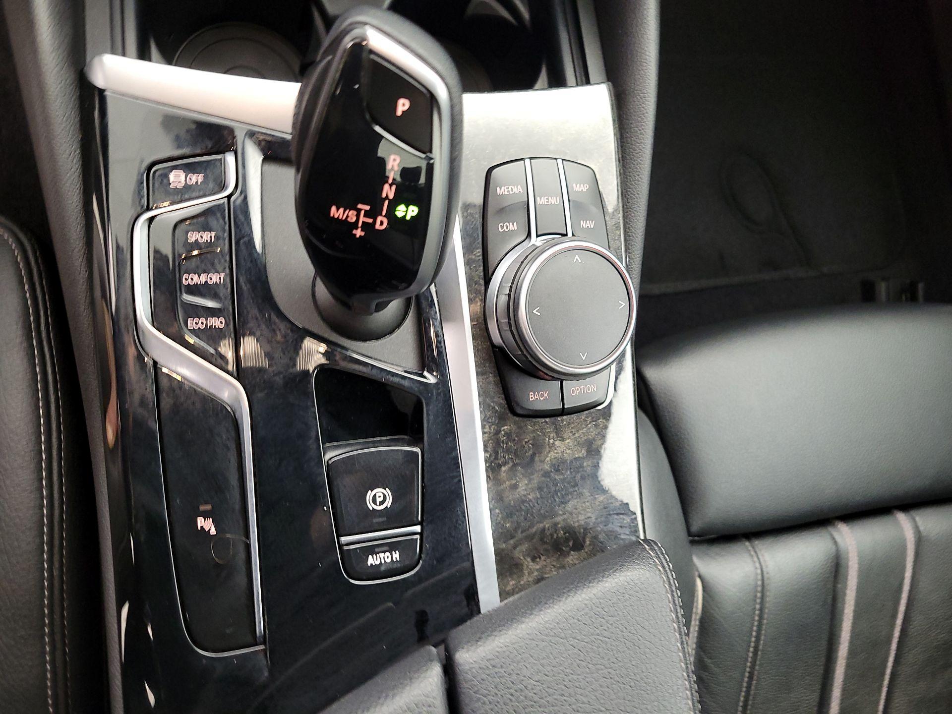 Thumbnail: 2023 BMW 5 Series - 10