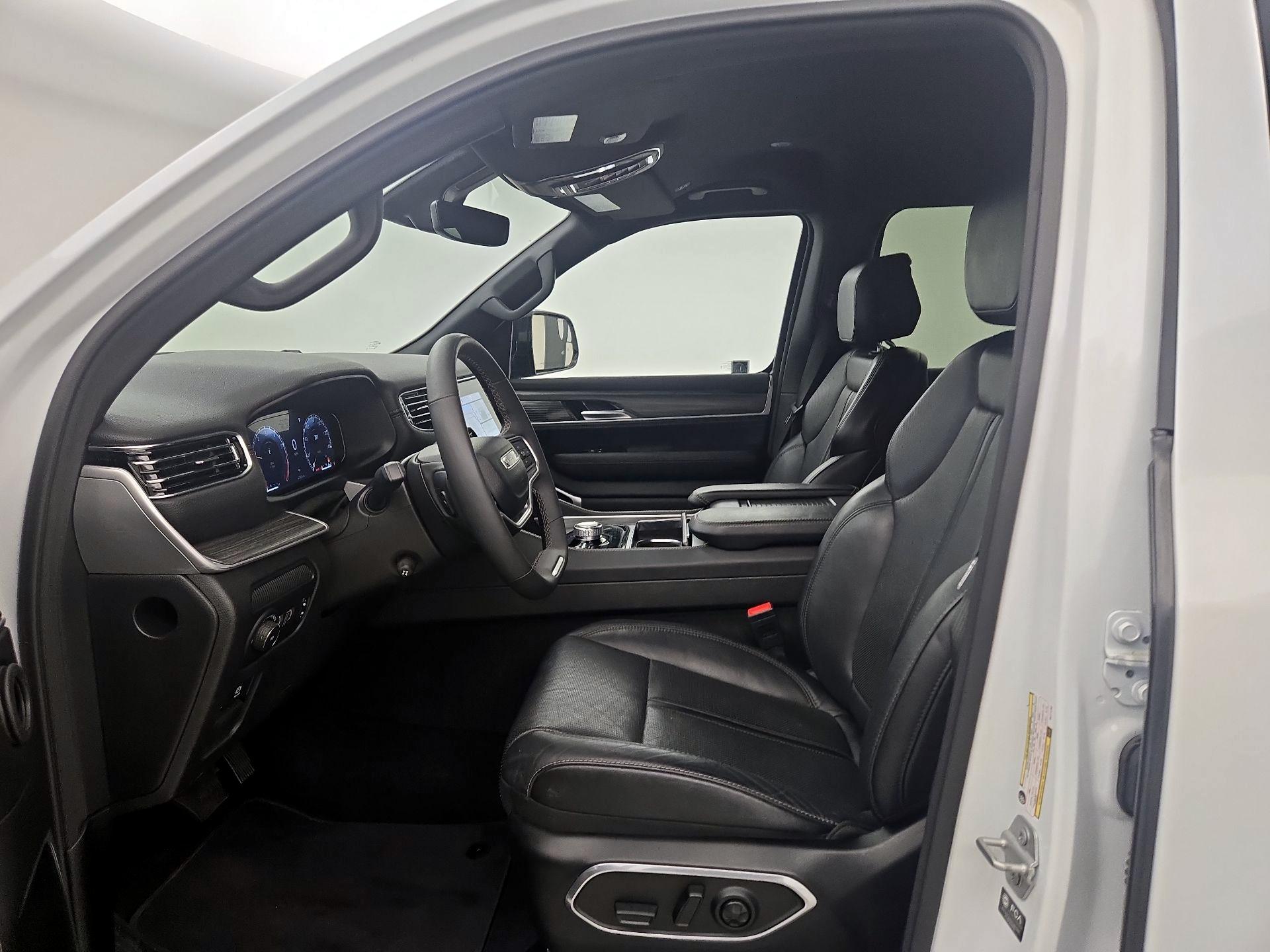 Thumbnail: 2024 Jeep Wagoneer - 11