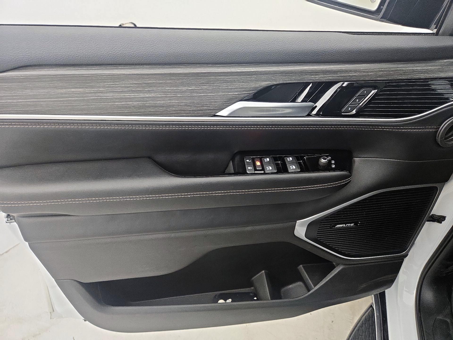 Thumbnail: 2024 Jeep Wagoneer - 12