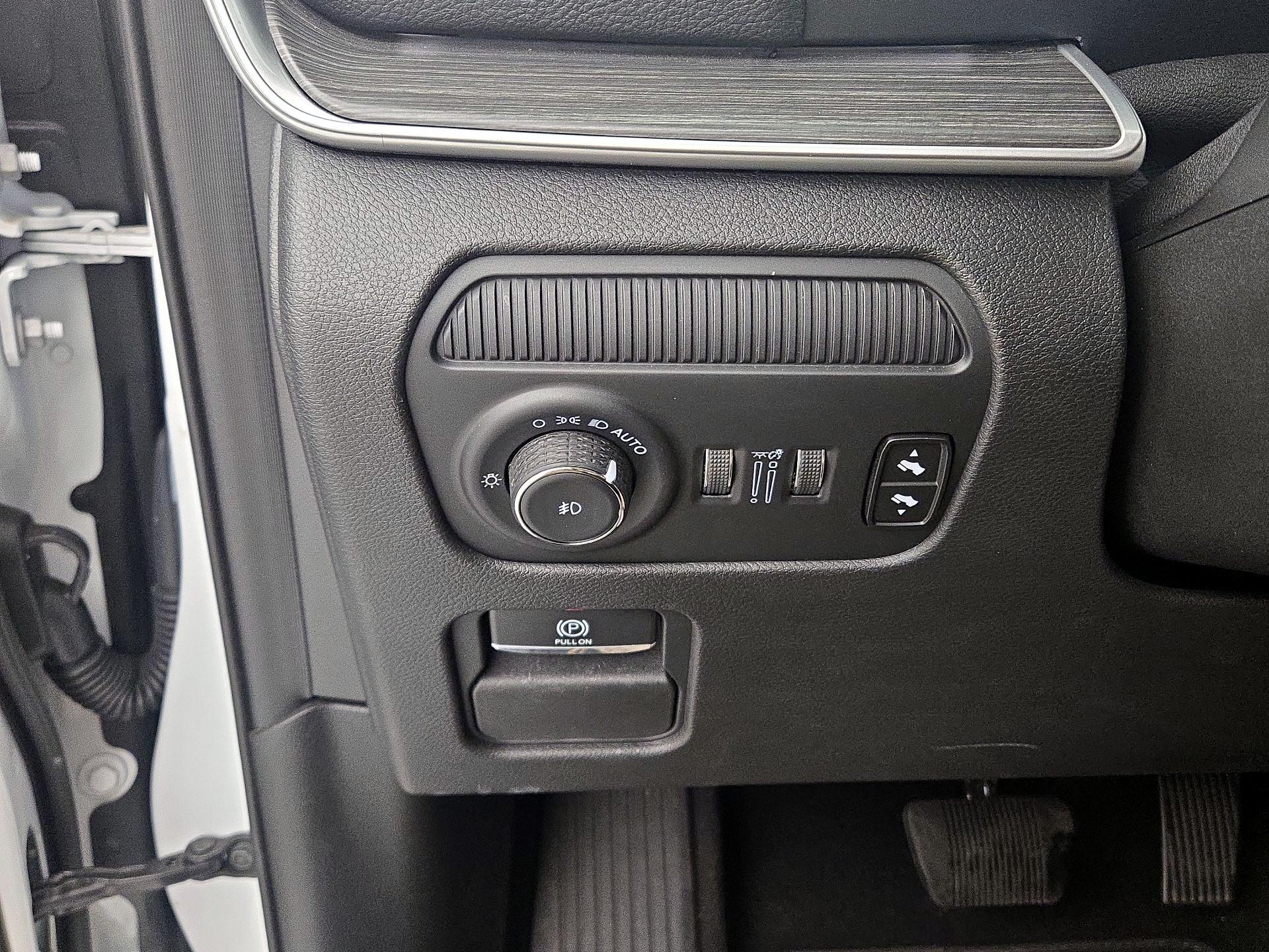 Thumbnail: 2024 Jeep Wagoneer - 13