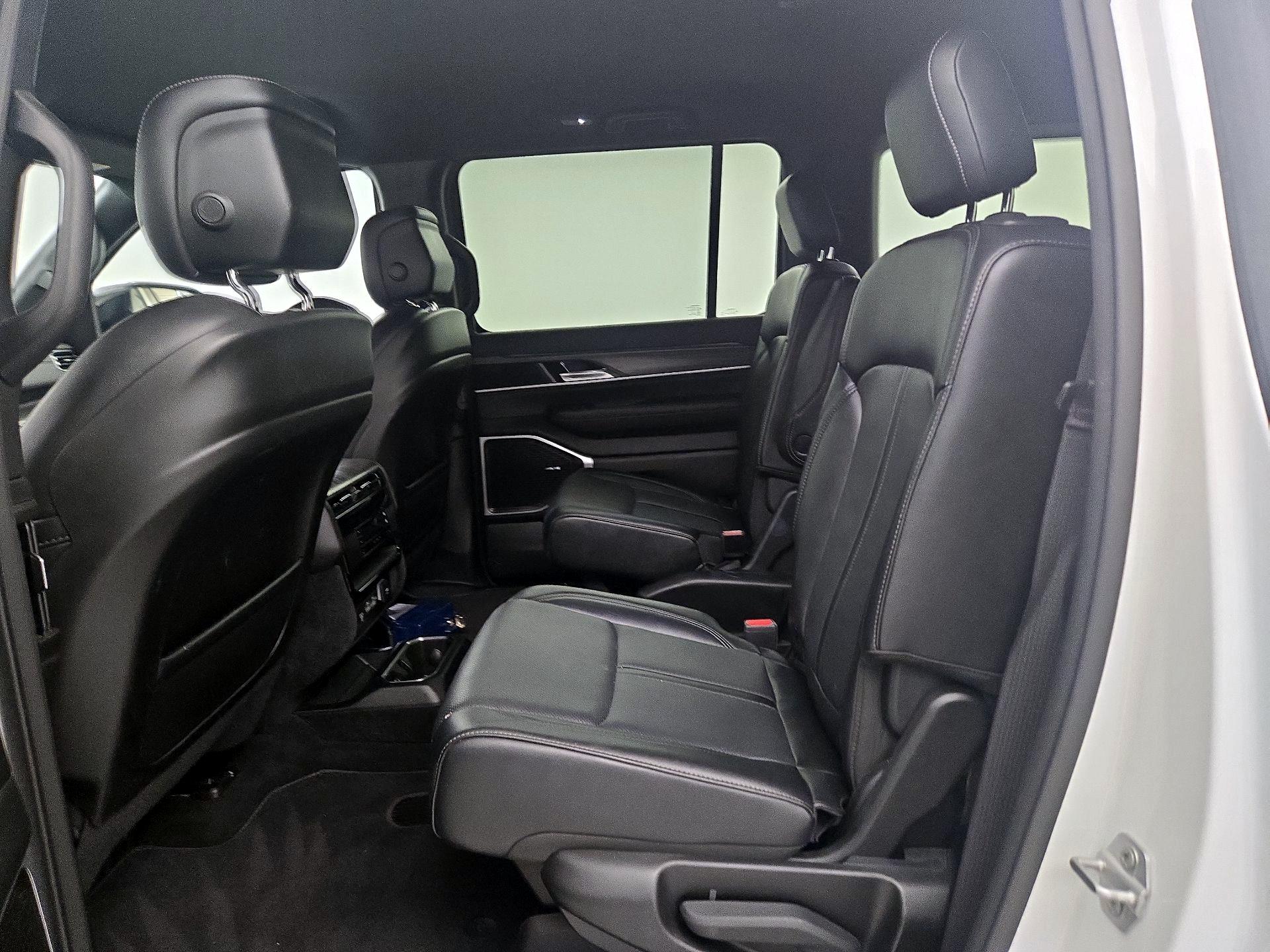 Thumbnail: 2024 Jeep Wagoneer - 20