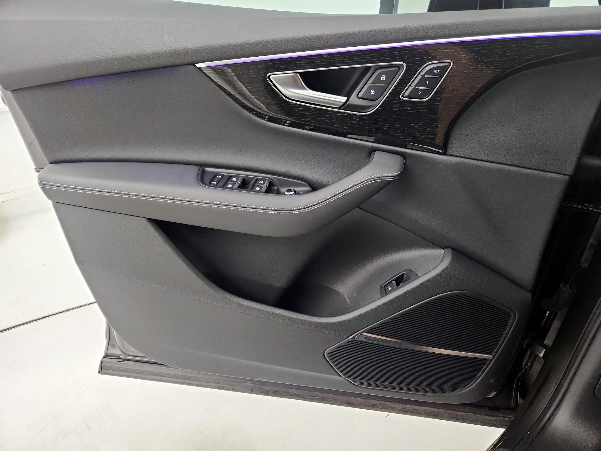 Thumbnail: 2025 Audi Q7 - 12