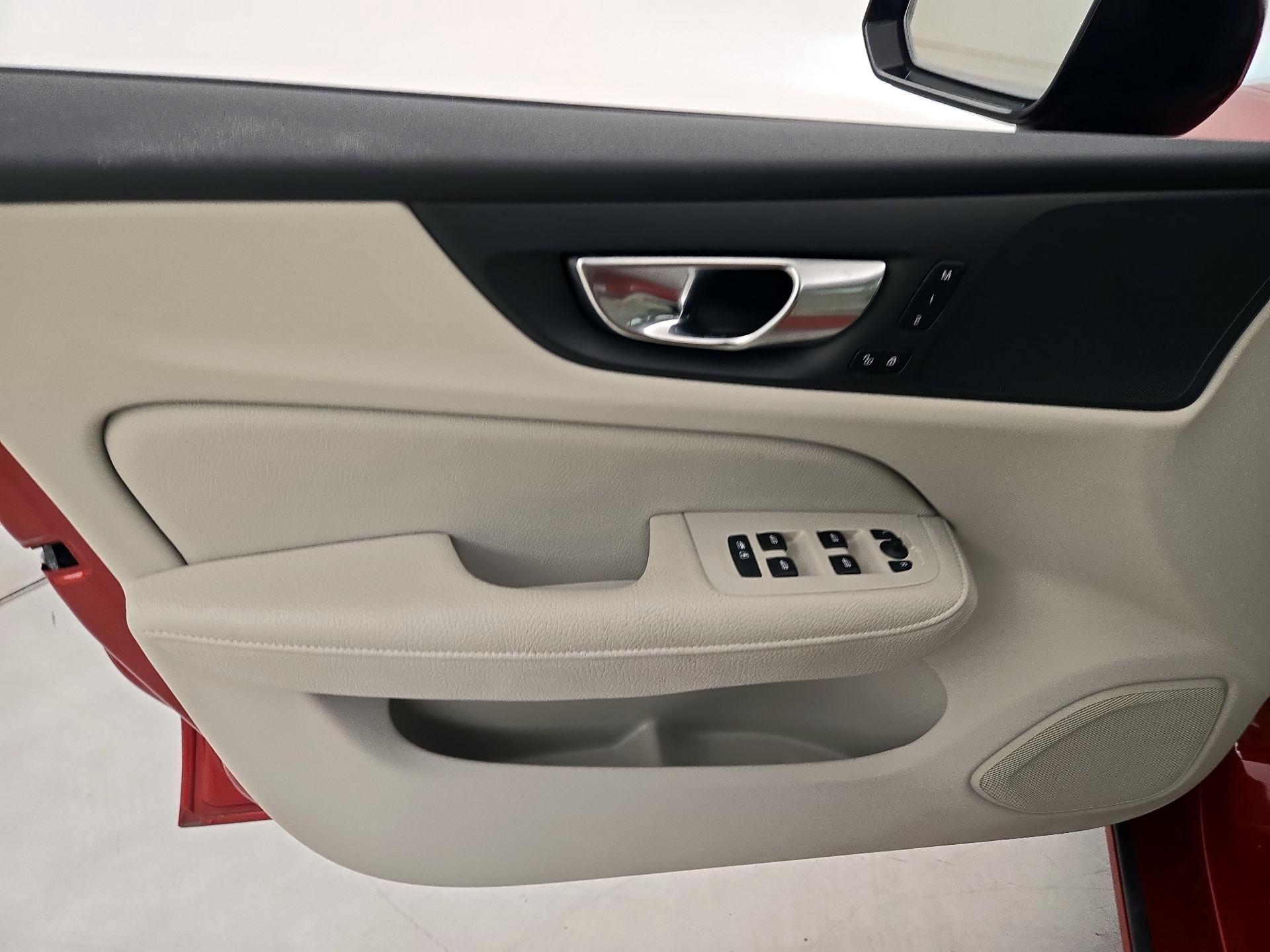 Thumbnail: 2022 Volvo S60 - 12