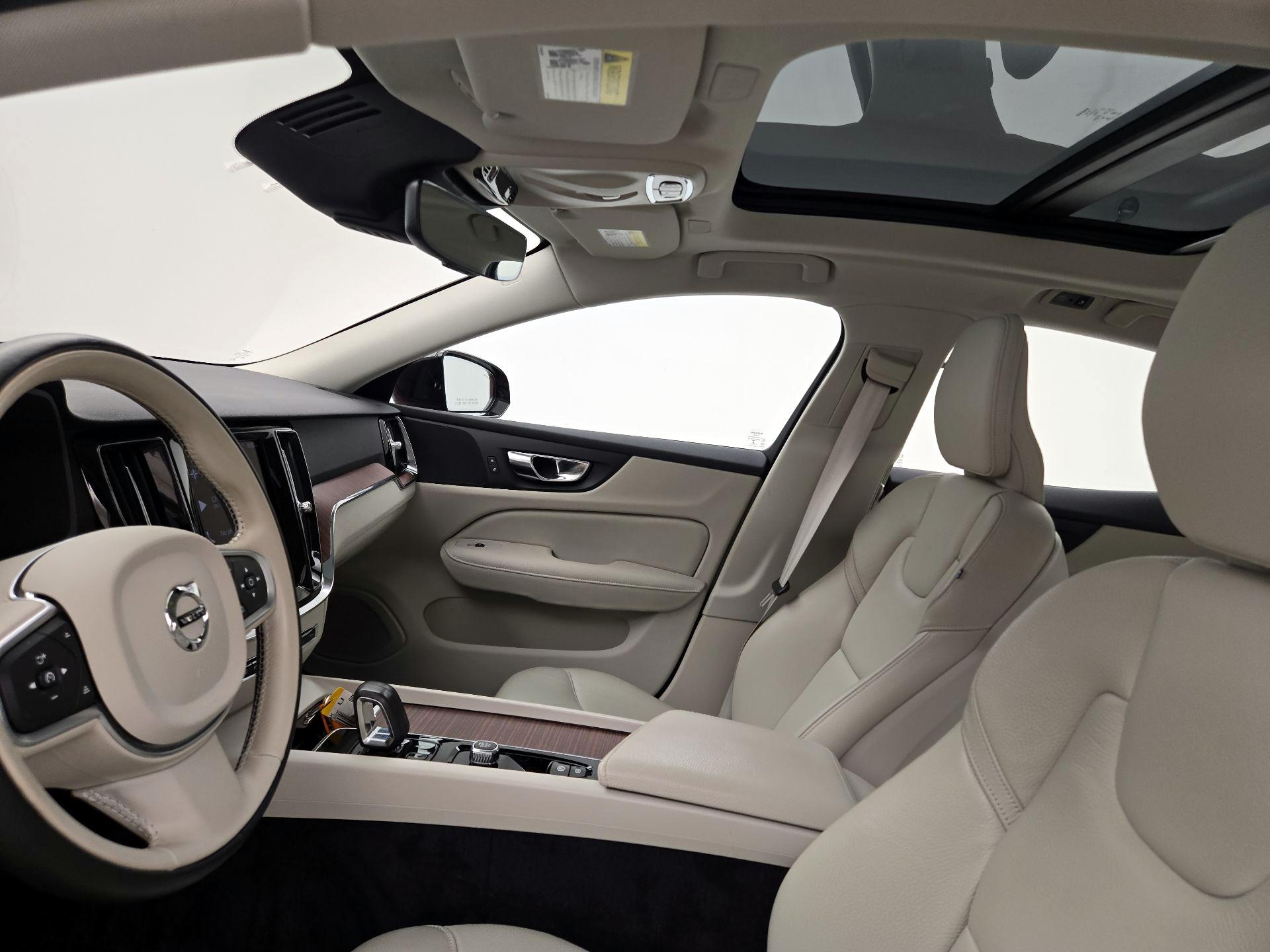 Thumbnail: 2022 Volvo S60 - 20