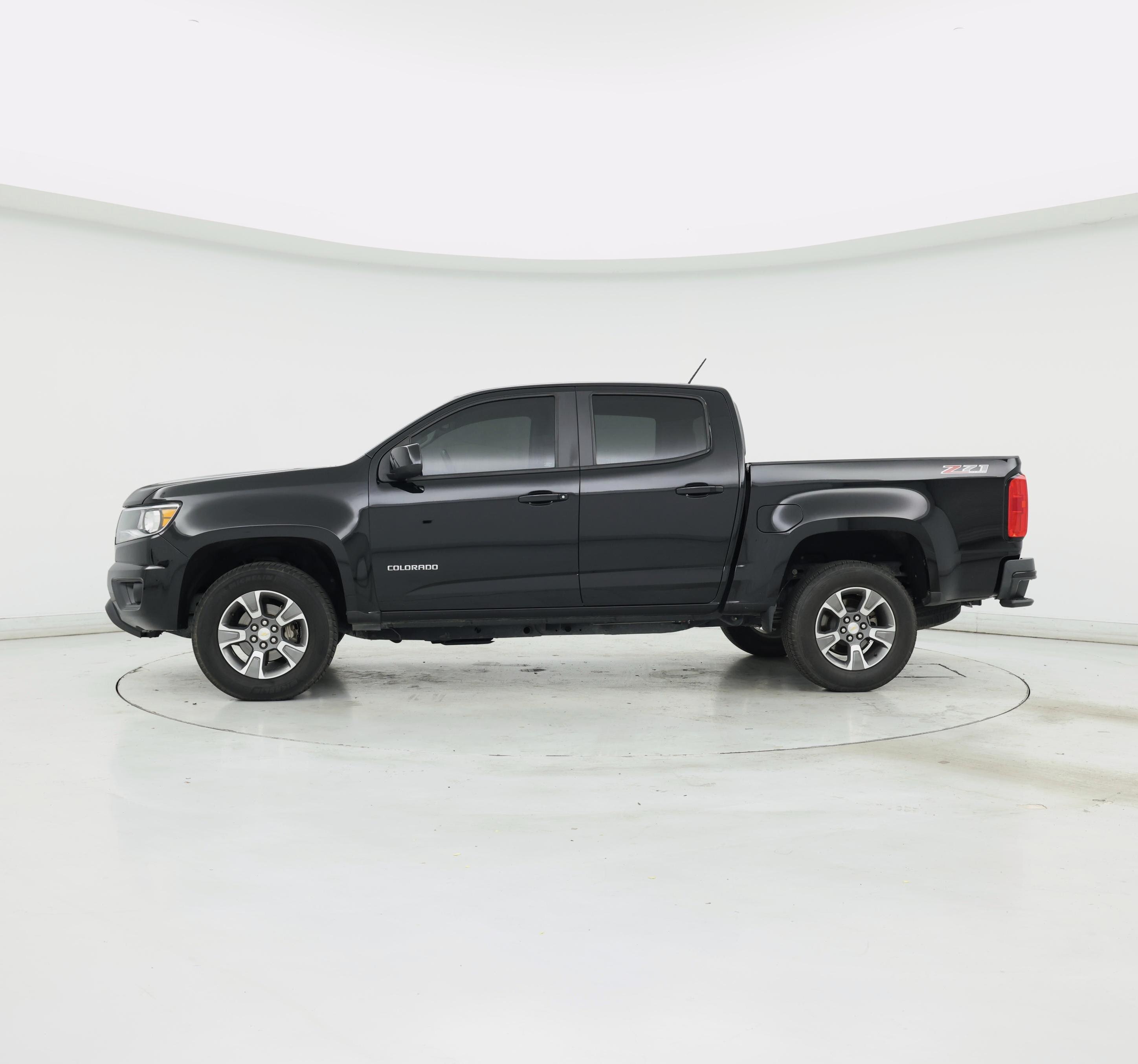 Thumbnail: 2019 Chevrolet Colorado - 3