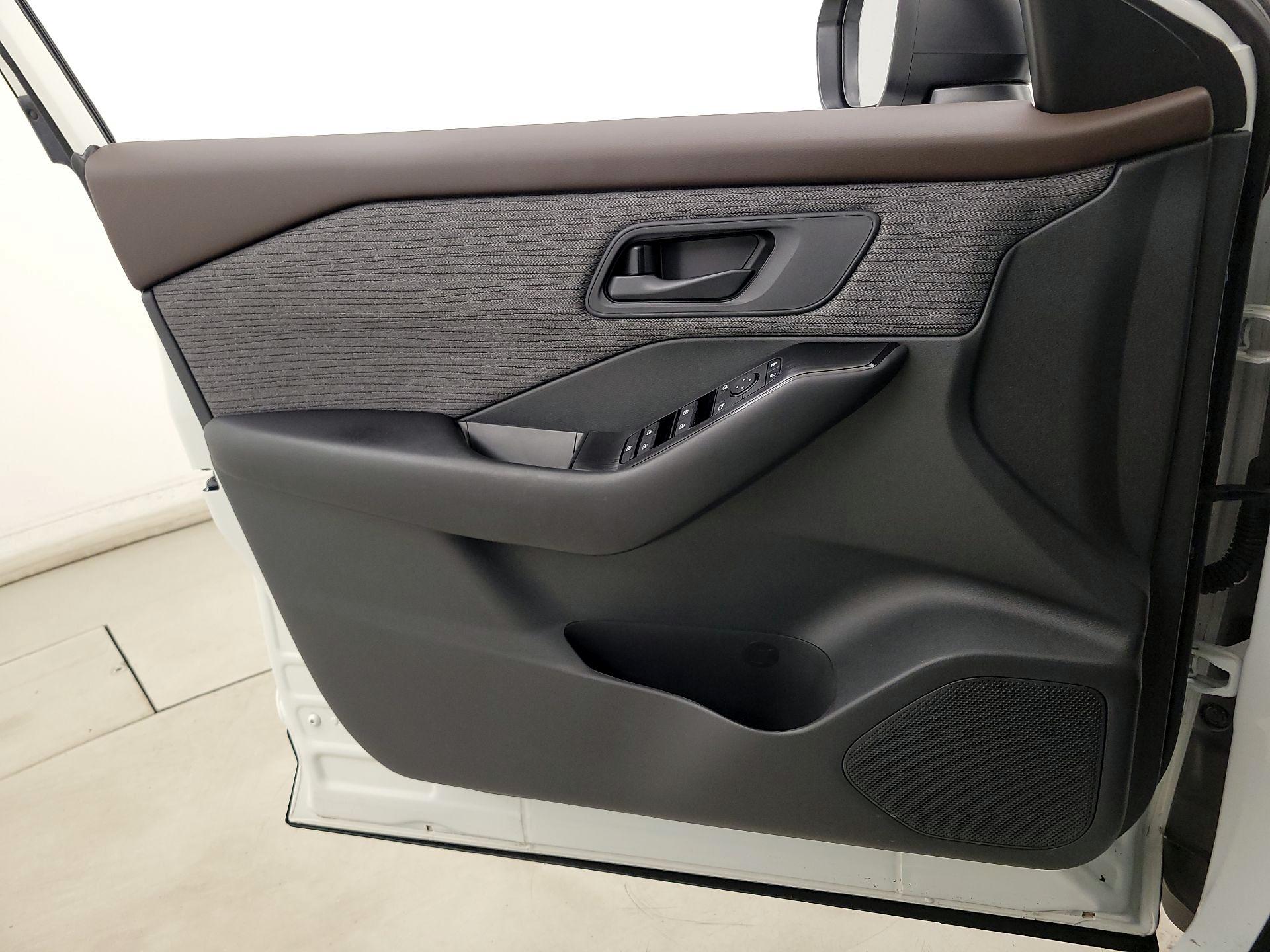 Thumbnail: 2023 Nissan Rogue - 12