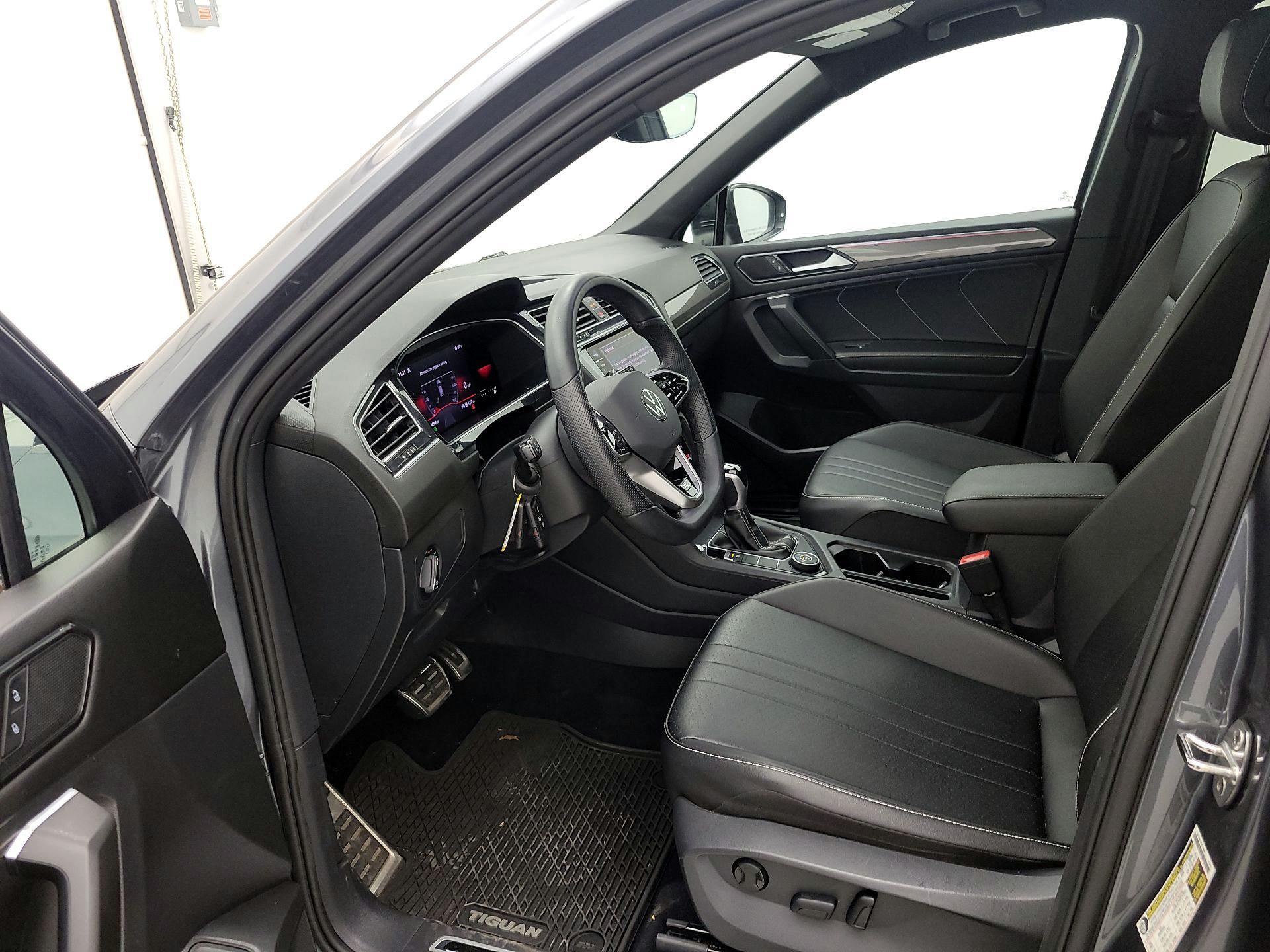 Thumbnail: 2022 Volkswagen Tiguan - 11