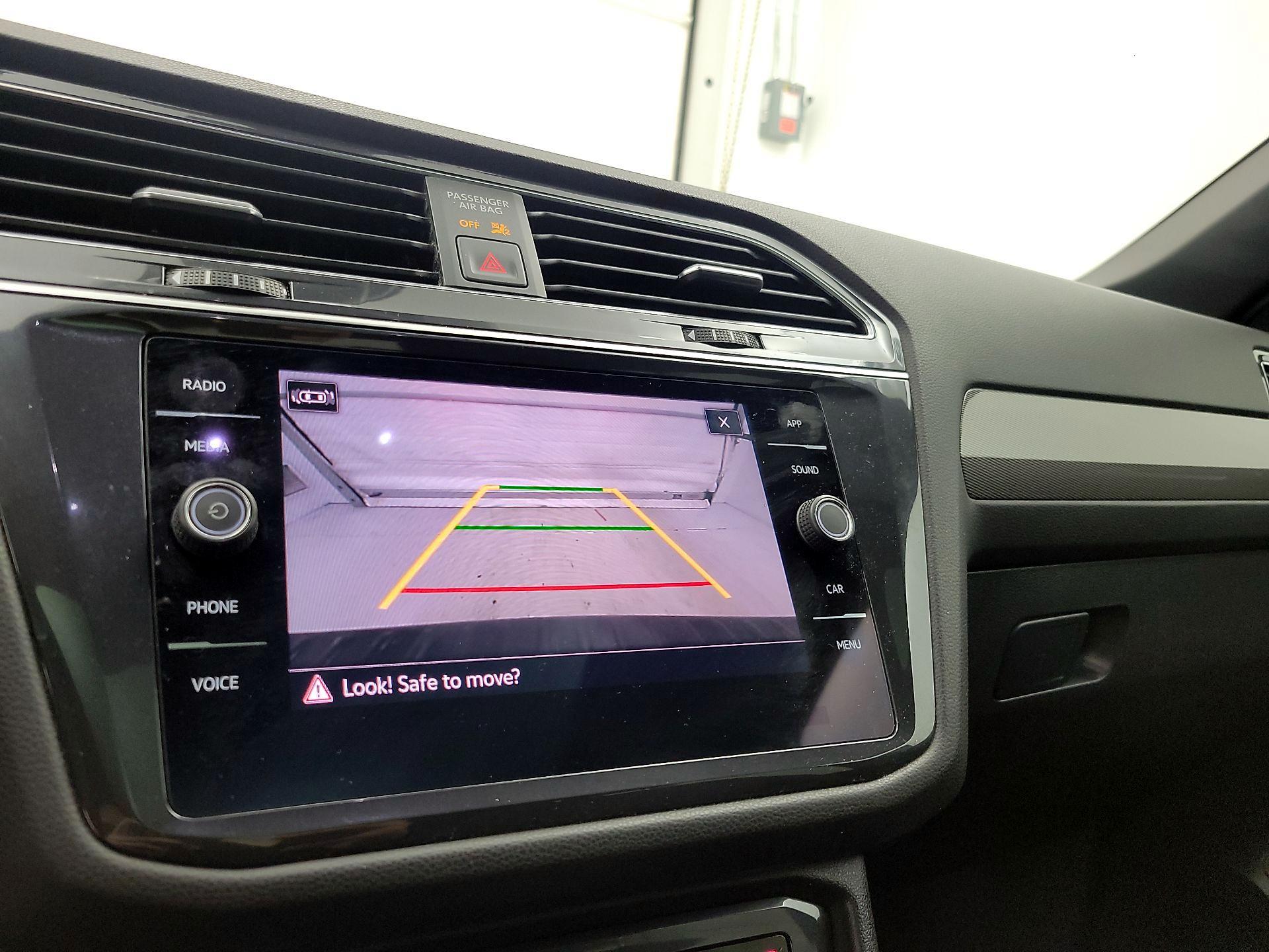 Thumbnail: 2022 Volkswagen Tiguan - 14