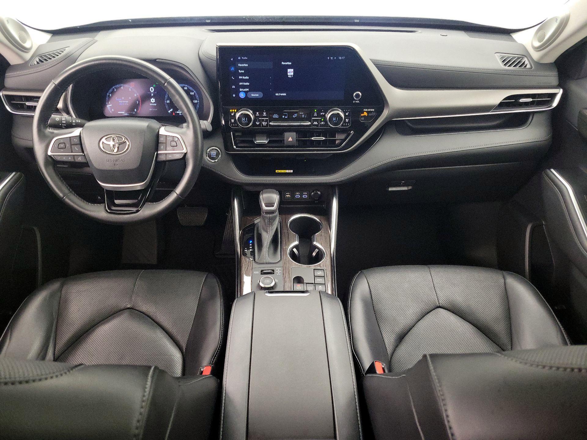 Thumbnail: 2023 Toyota Highlander - 9