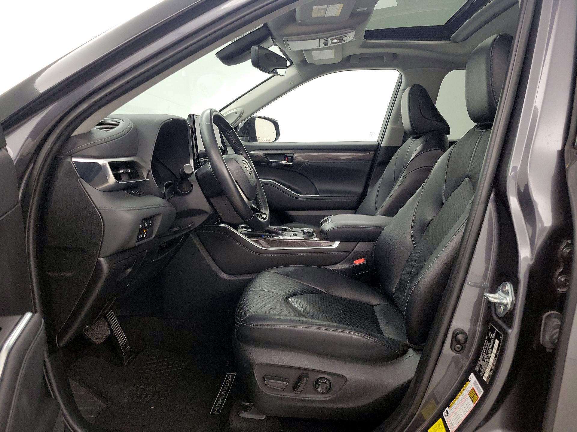 Thumbnail: 2023 Toyota Highlander - 11