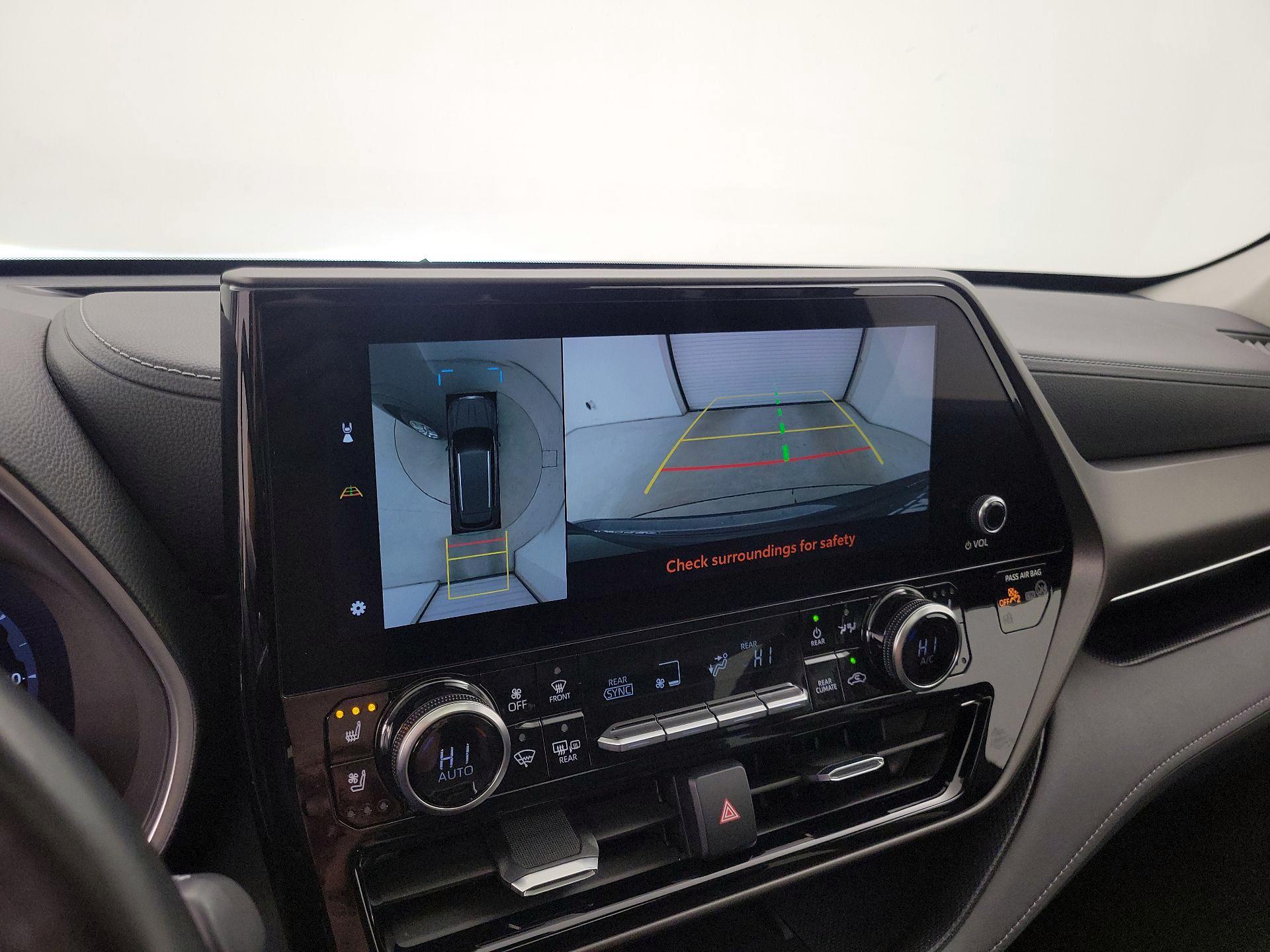 Thumbnail: 2023 Toyota Highlander - 14