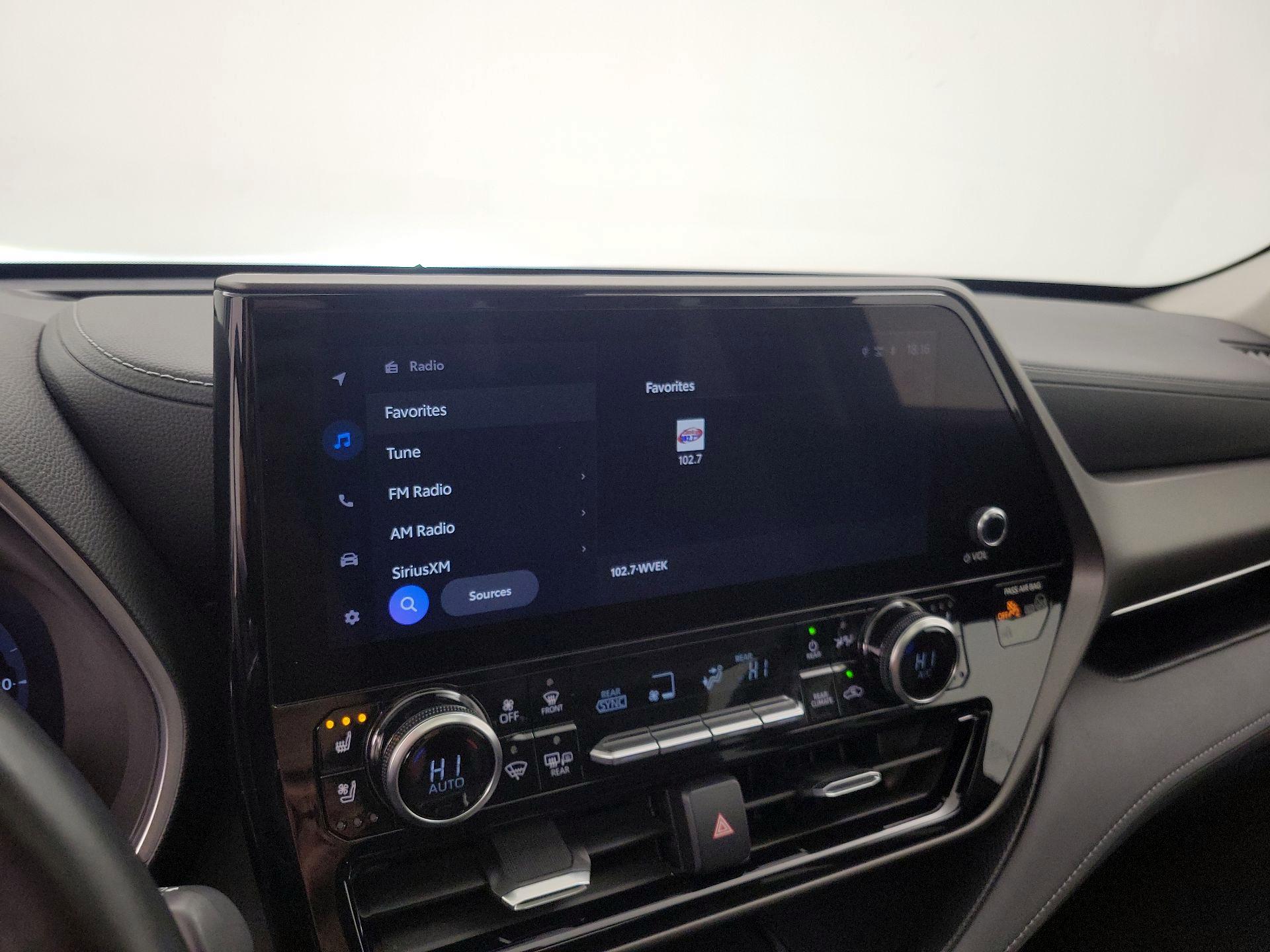 Thumbnail: 2023 Toyota Highlander - 15