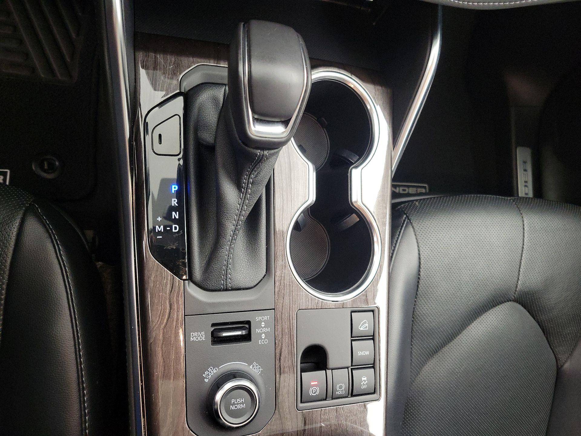 Thumbnail: 2023 Toyota Highlander - 17