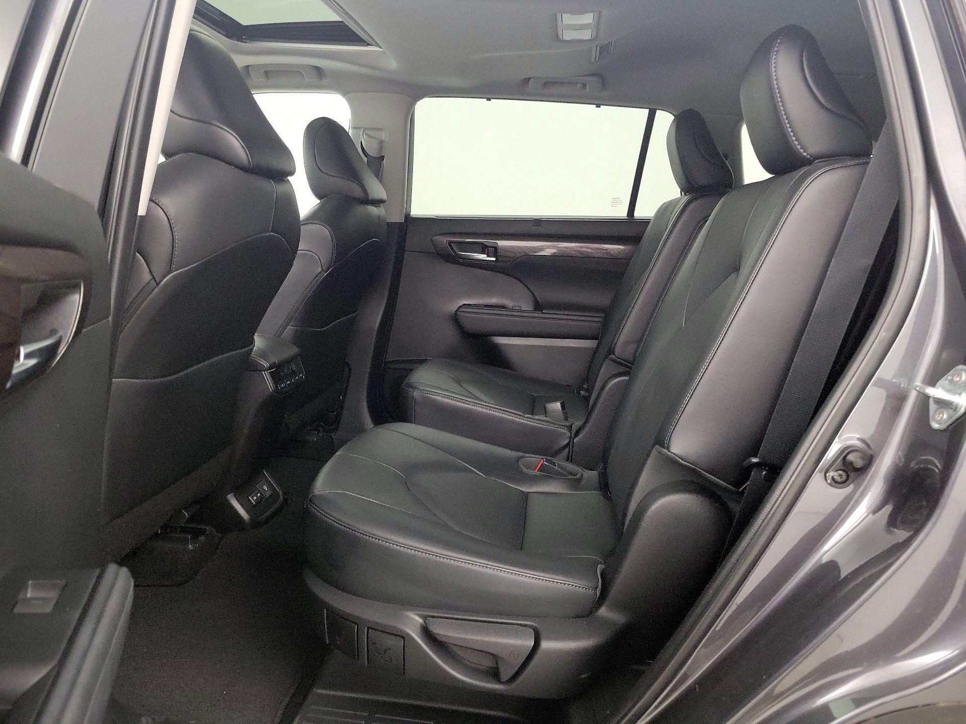 Thumbnail: 2023 Toyota Highlander - 20