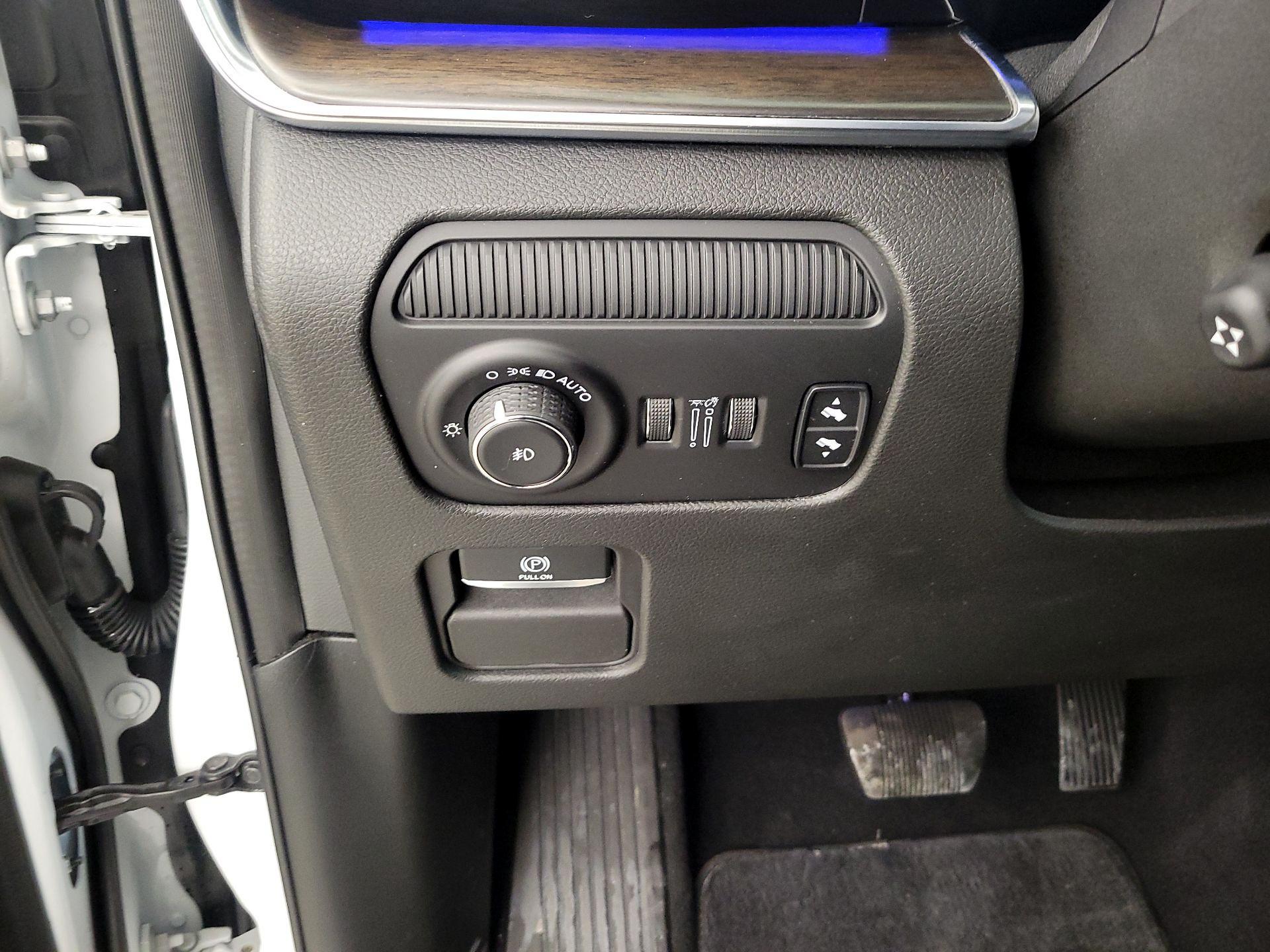 Thumbnail: 2022 Jeep Grand Wagoneer - 13