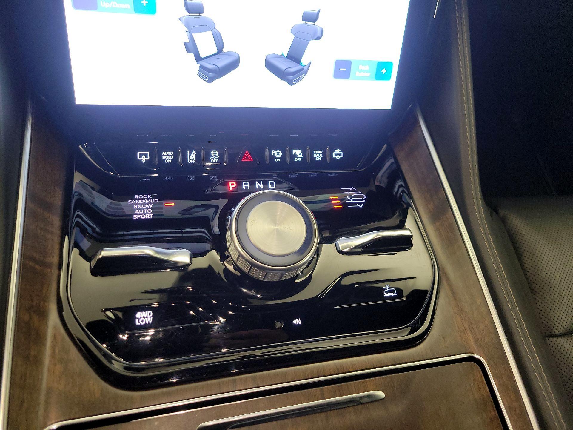 Thumbnail: 2022 Jeep Grand Wagoneer - 18