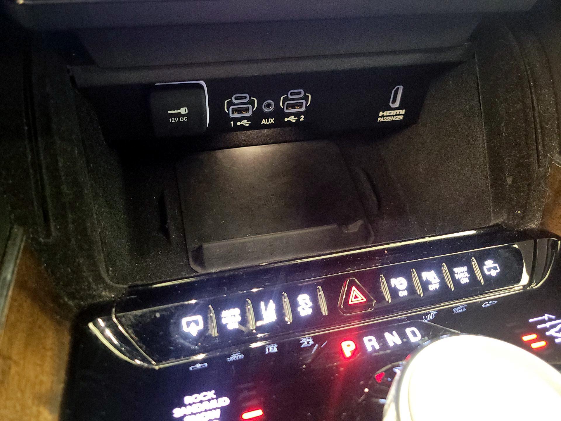 Thumbnail: 2022 Jeep Grand Wagoneer - 19