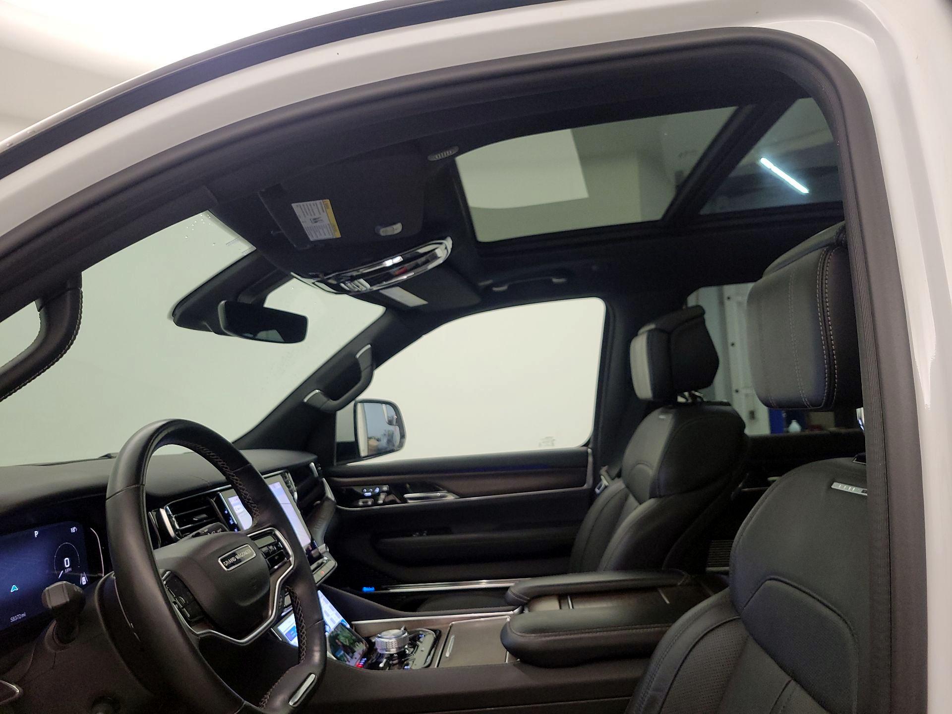 Thumbnail: 2022 Jeep Grand Wagoneer - 20