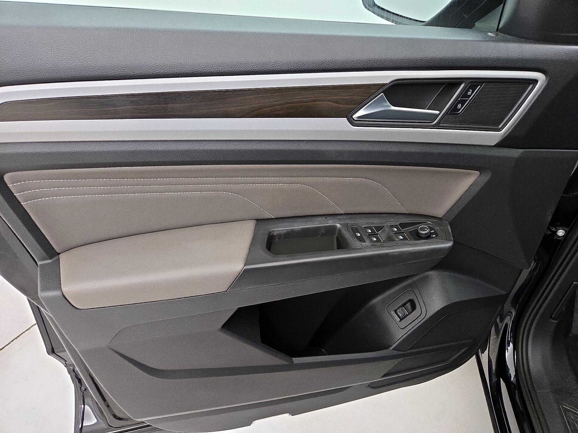 Thumbnail: 2023 Volkswagen Atlas - 12