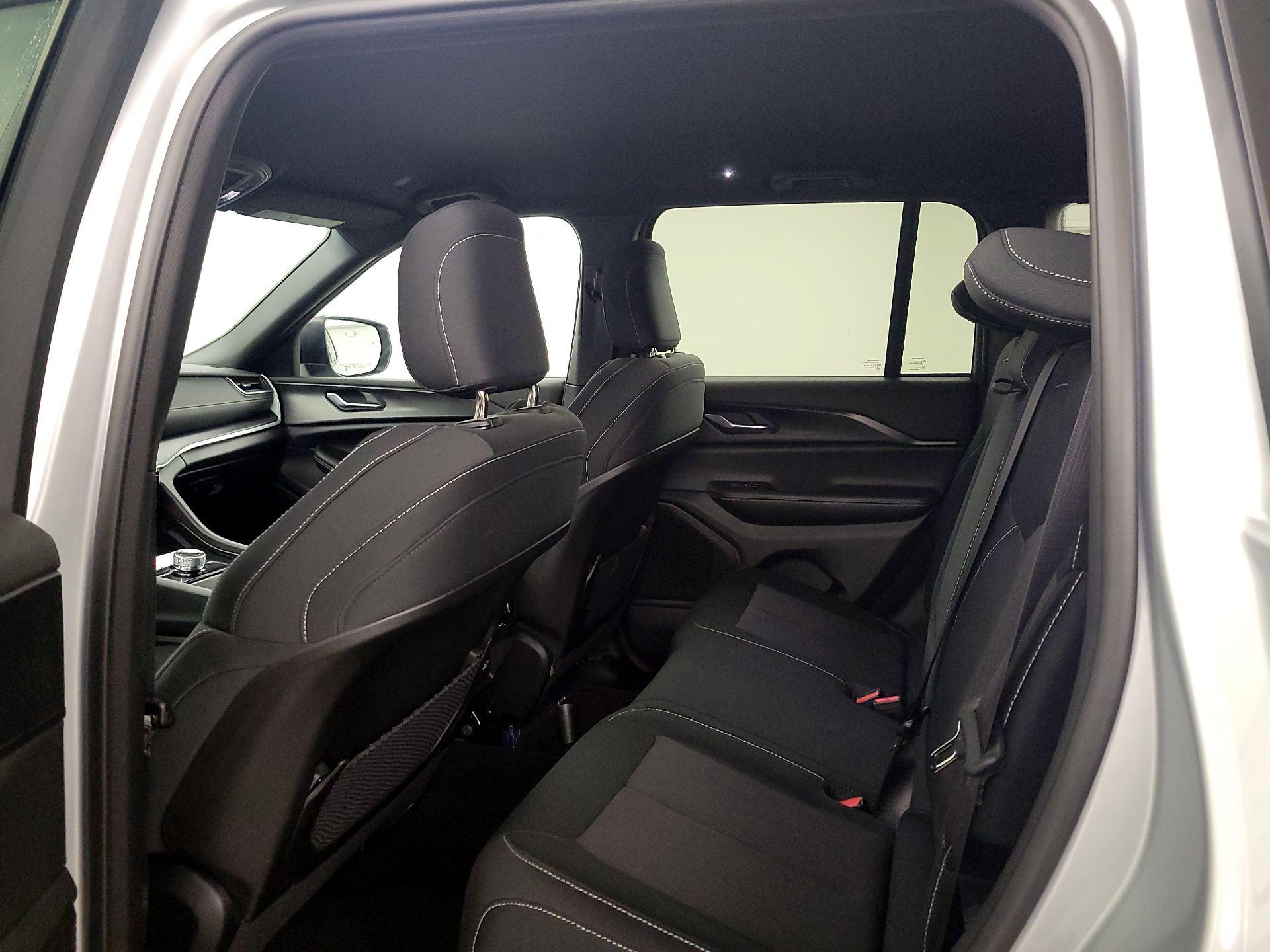 Thumbnail: 2024 Jeep Grand Cherokee - 19