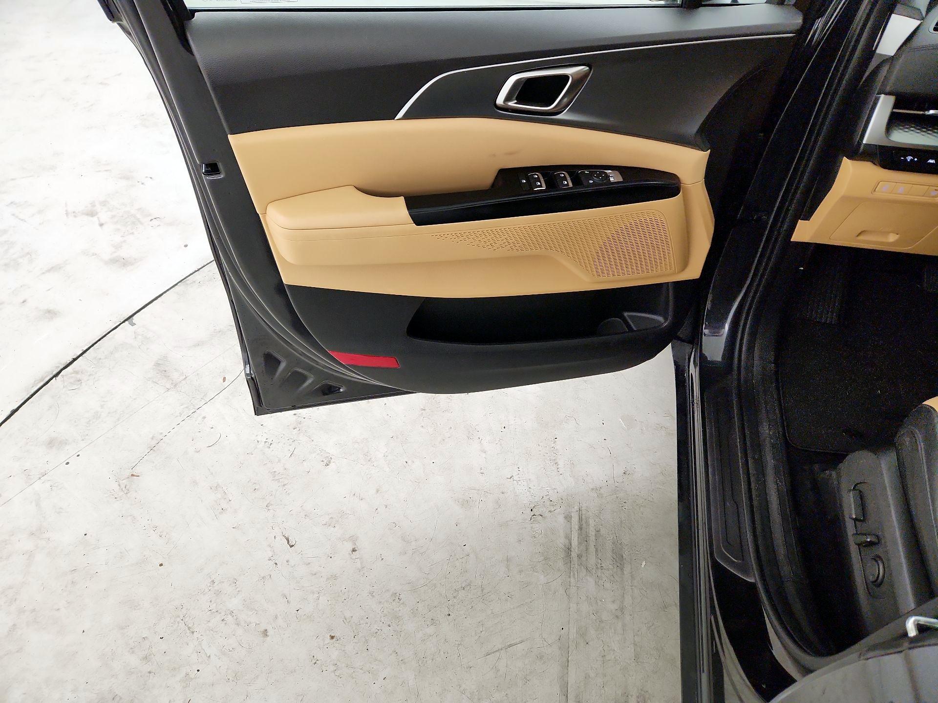 Thumbnail: 2024 Kia Carnival - 10