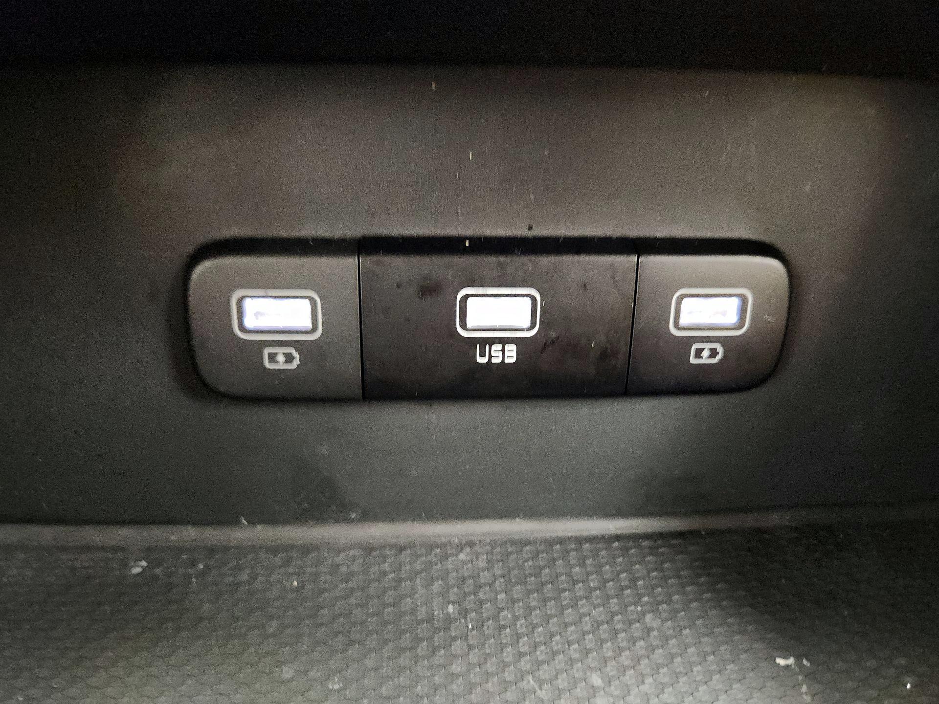 Thumbnail: 2024 Kia Carnival - 16