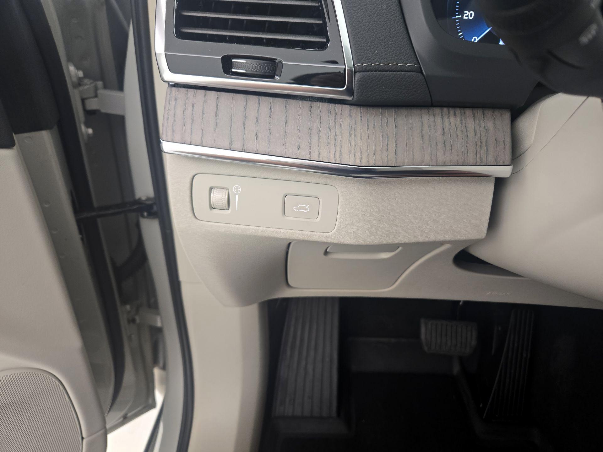 Thumbnail: 2021 Volvo XC90 - 13