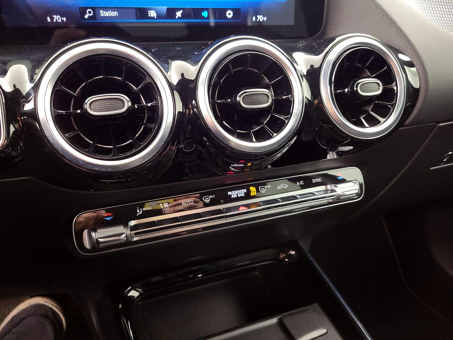 Thumbnail: 2022 Mercedes-Benz GLA - 16