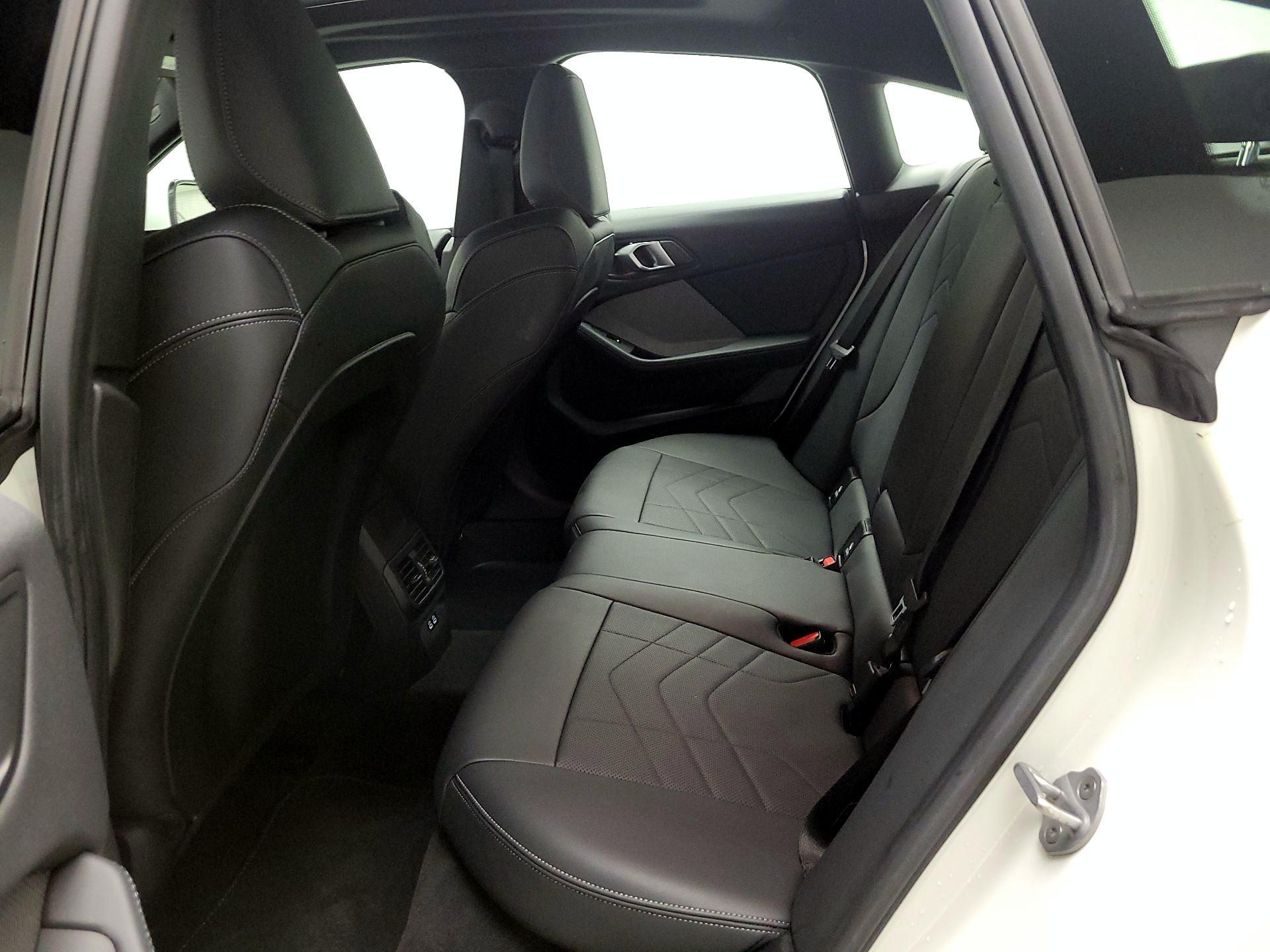 Thumbnail: 2025 BMW 2 Series - 18