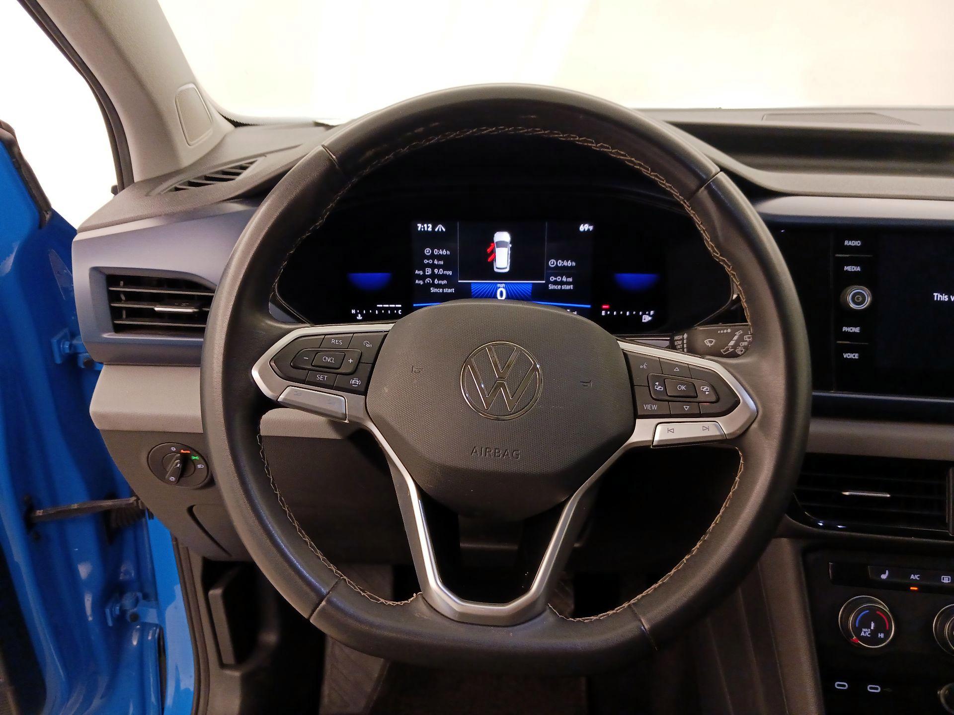 Thumbnail: 2022 Volkswagen Taos - 10