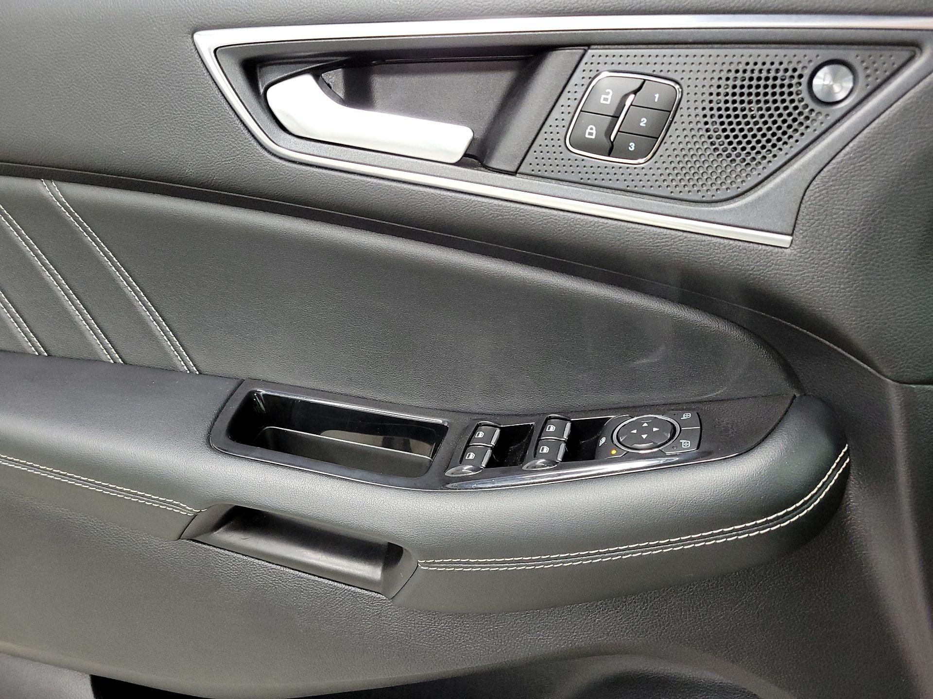 Thumbnail: 2020 Ford Edge - 10