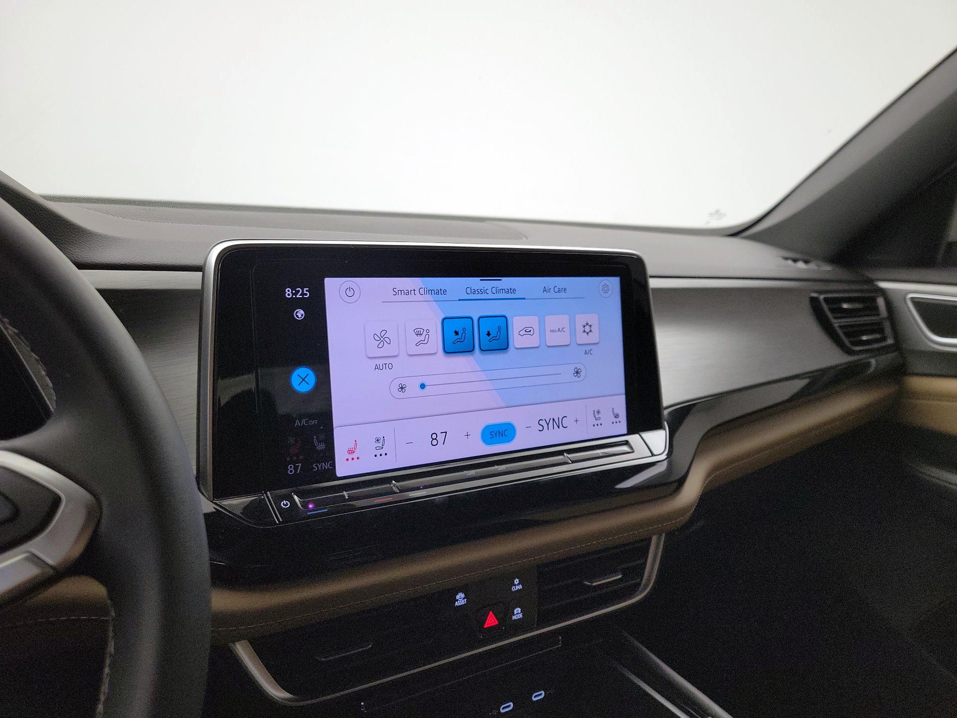 Thumbnail: 2024 Volkswagen Atlas - 16