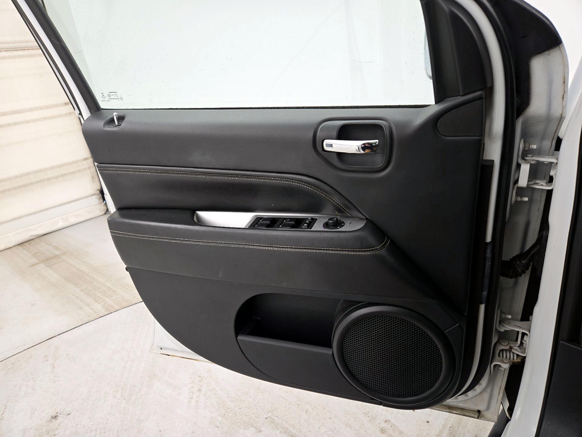 Thumbnail: 2016 Jeep Compass - 12