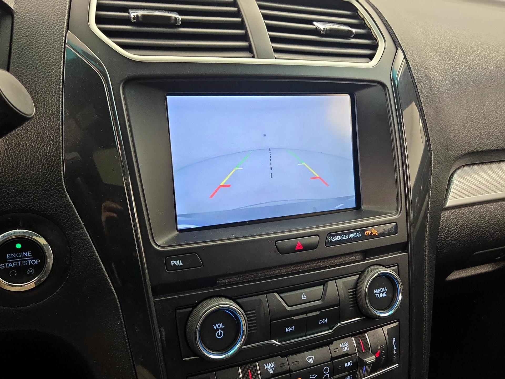 Thumbnail: 2016 Ford Explorer - 14